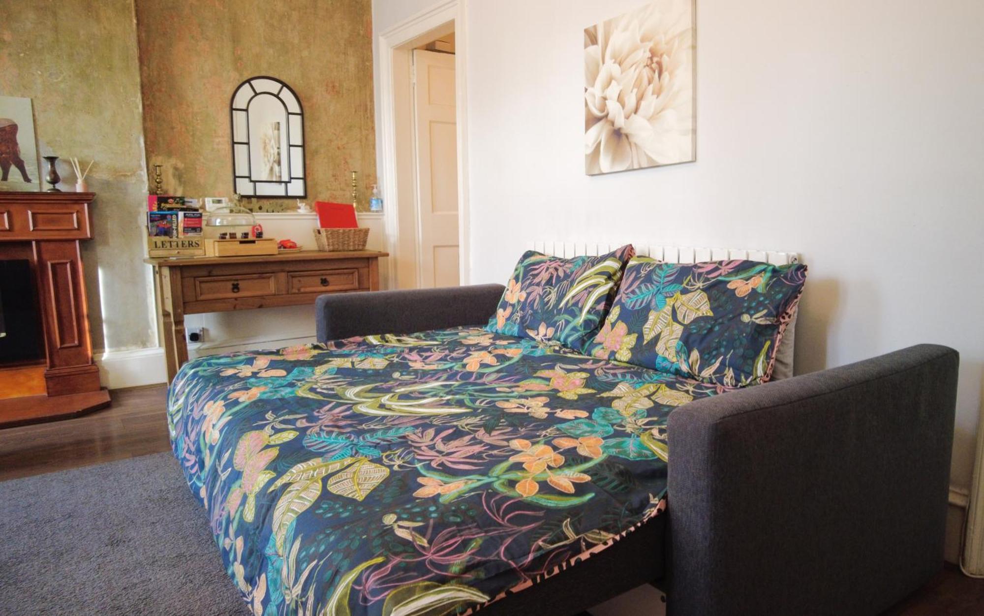 Apartment 1 Bedrooms Flat In Haymarket, Heart Of Flat Sleeps 4 , *
