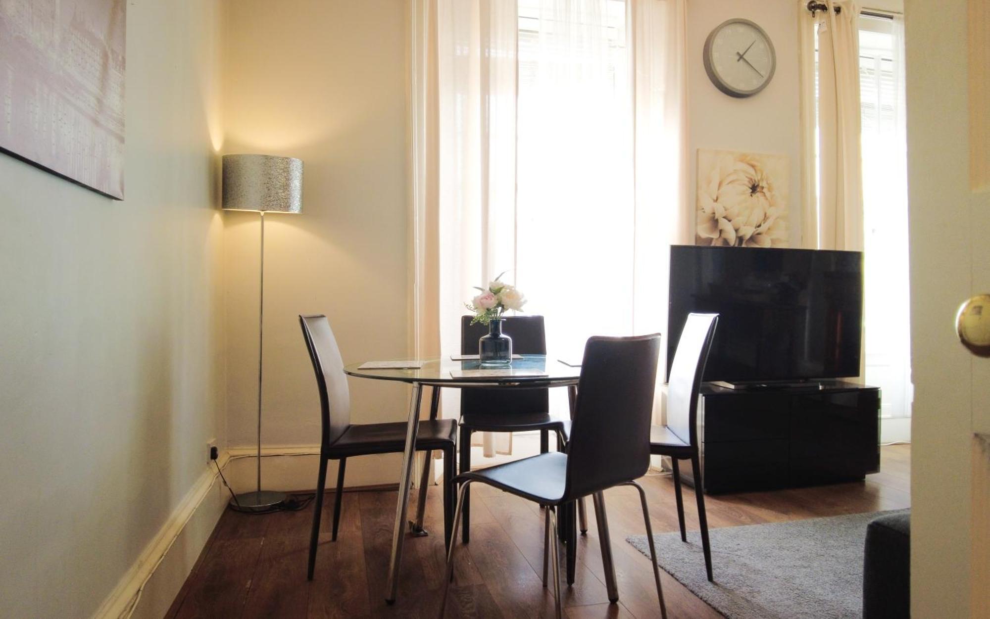 Apartment 1 Bedrooms Flat In Haymarket, Heart Of Flat Sleeps 4 , Edinburgh