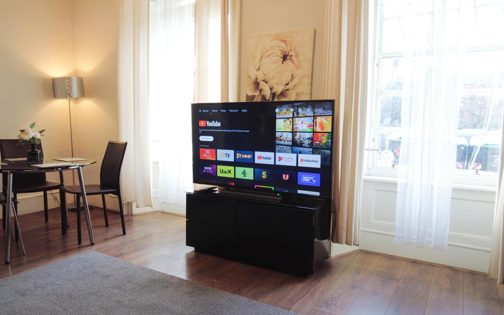 1 Bedrooms Flat In Haymarket, Heart Of Flat Sleeps 4 , *