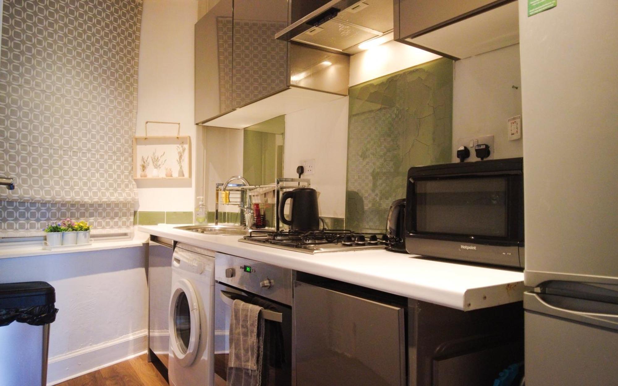 1 Bedrooms Flat In Haymarket, Heart Of Flat Sleeps 4 , Edinburgh