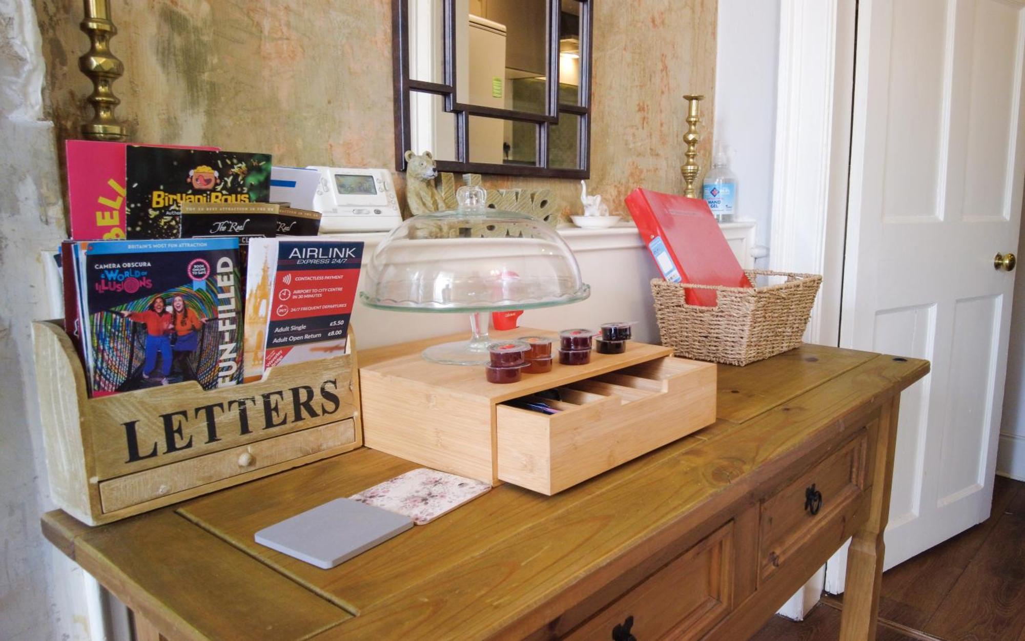 1 Bedrooms Flat In Haymarket, Heart Of Flat Sleeps 4 ,