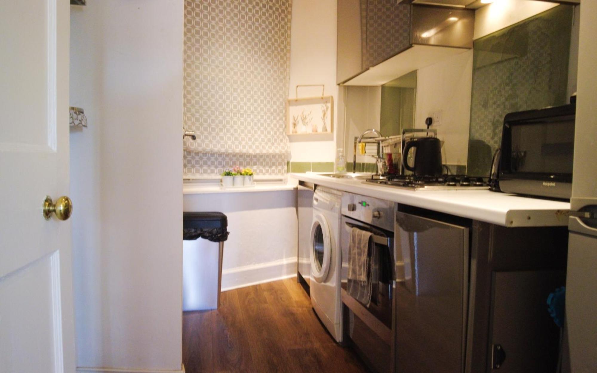 1 Bedrooms Flat In Haymarket, Heart Of Flat Sleeps 4 , Apartment *