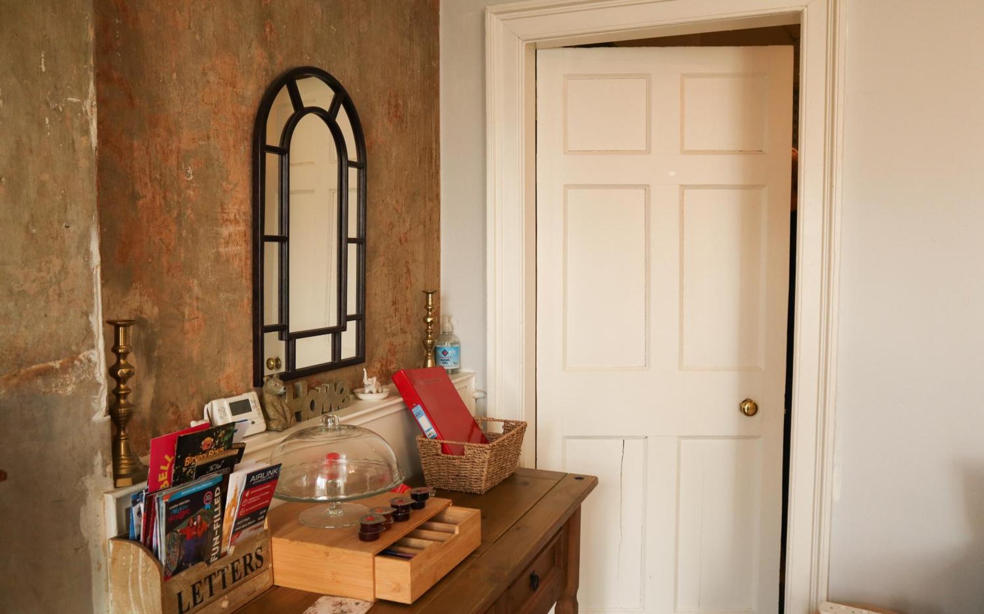 1 Bedrooms Flat In Haymarket, Heart Of Flat Sleeps 4 ,