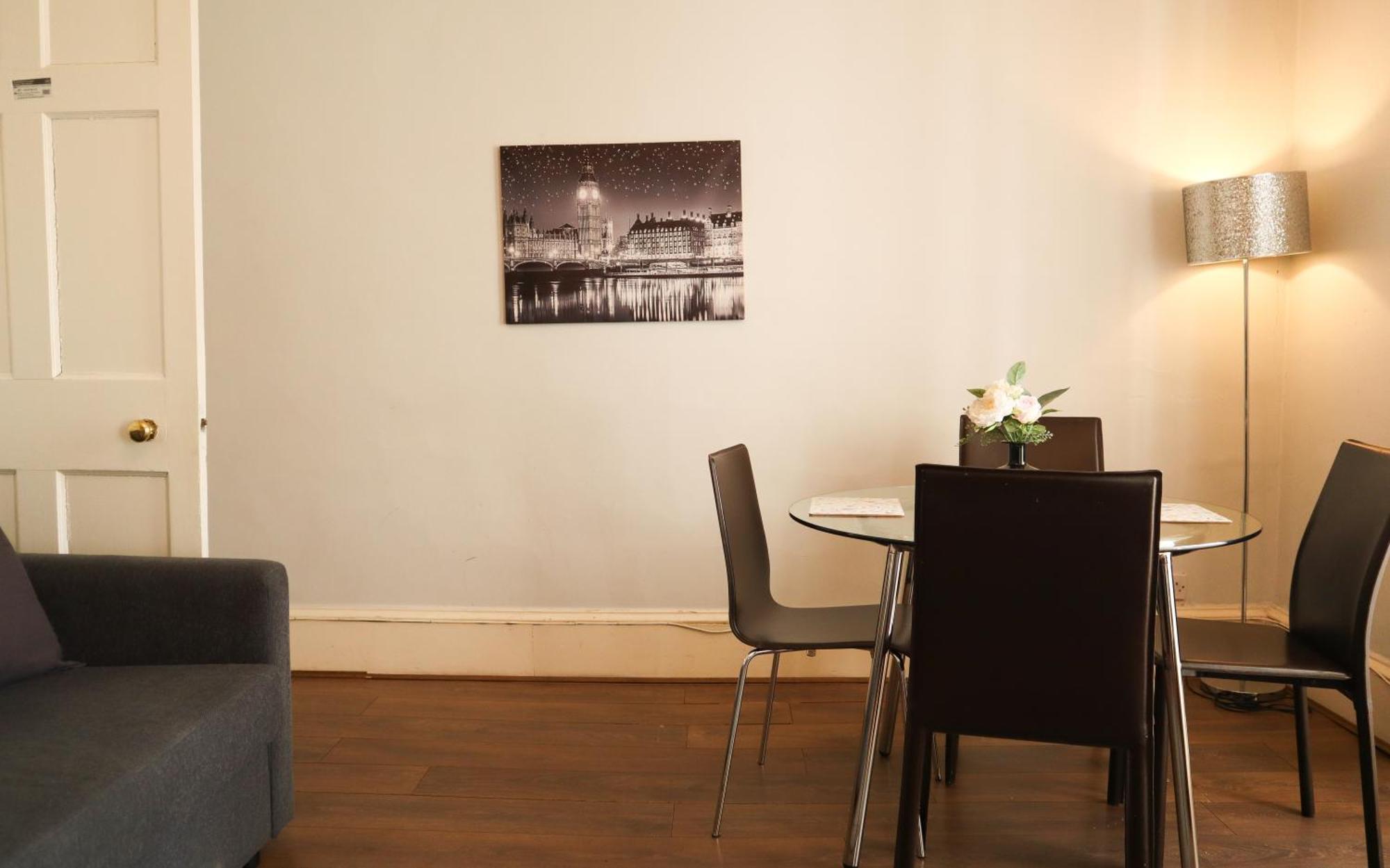 1 Bedrooms Flat In Haymarket, Heart Of Flat Sleeps 4 , Apartment