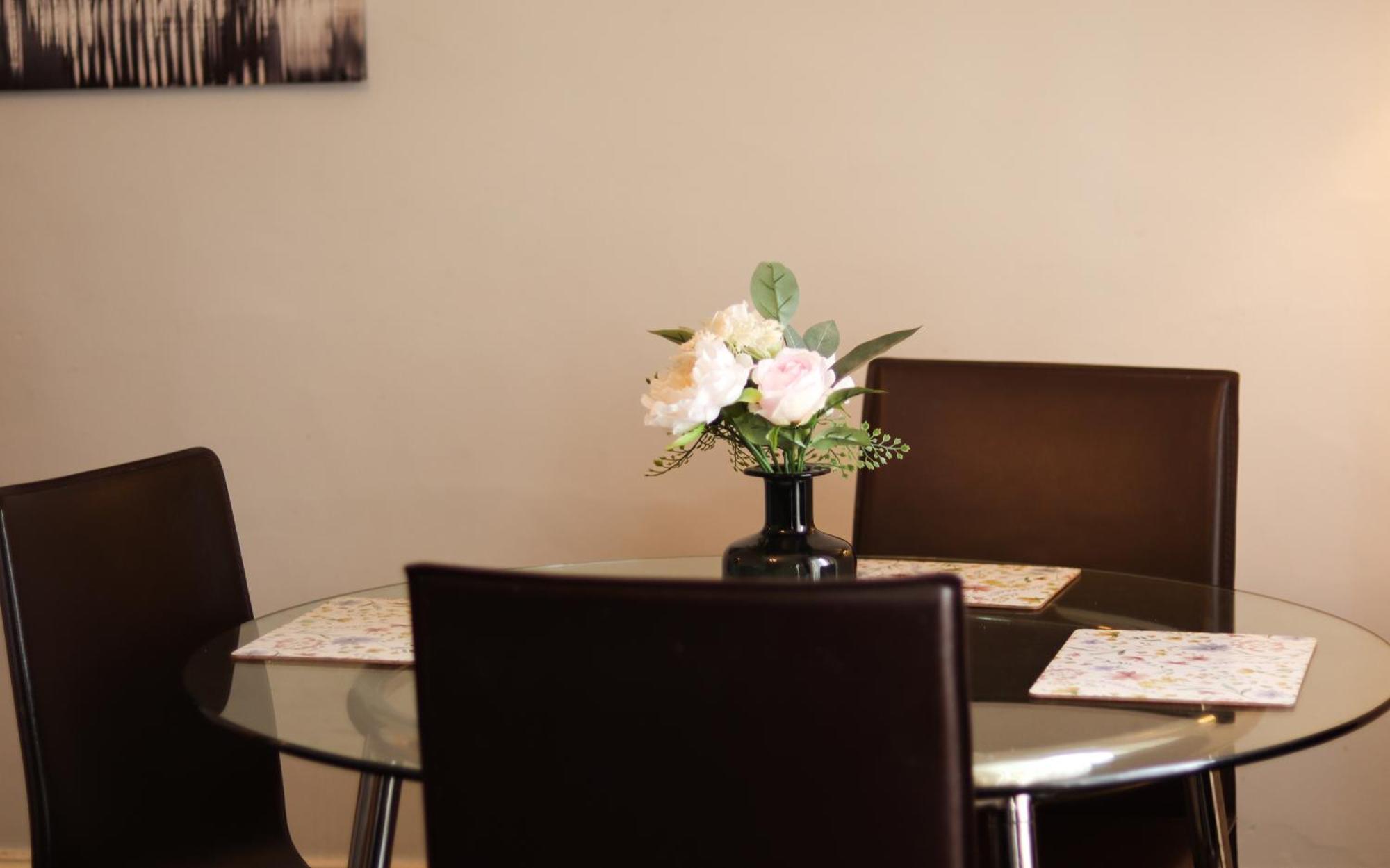 Apartment 1 Bedrooms Flat In Haymarket, Heart Of Flat Sleeps 4 ,