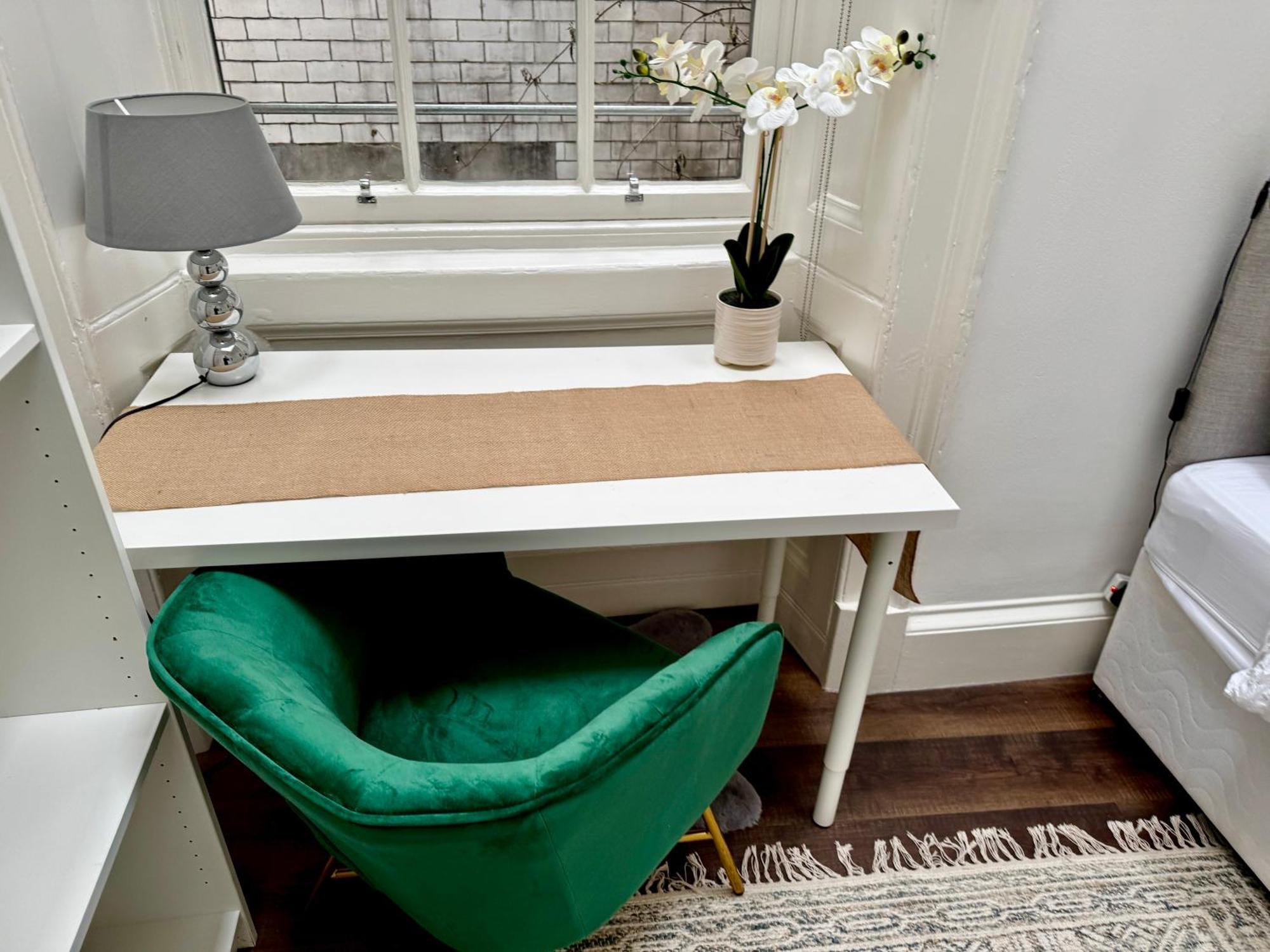 Spacious Luxury 3 Bedroom, 2 Bathroom - Next To Royal Mile And Castle ! * Edinburgh