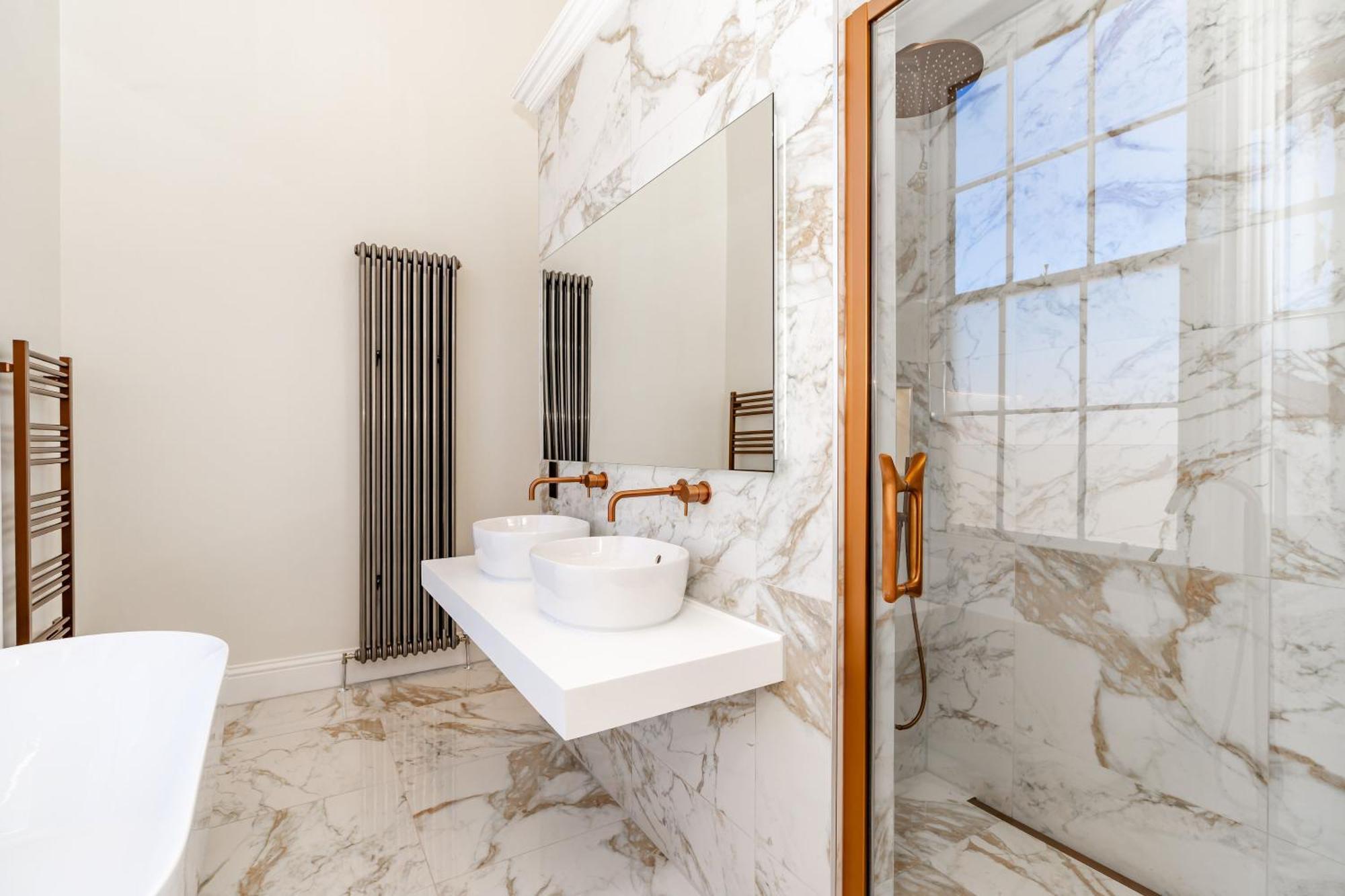Dragon Luxury At 9 Albyn Place * Edinburgh