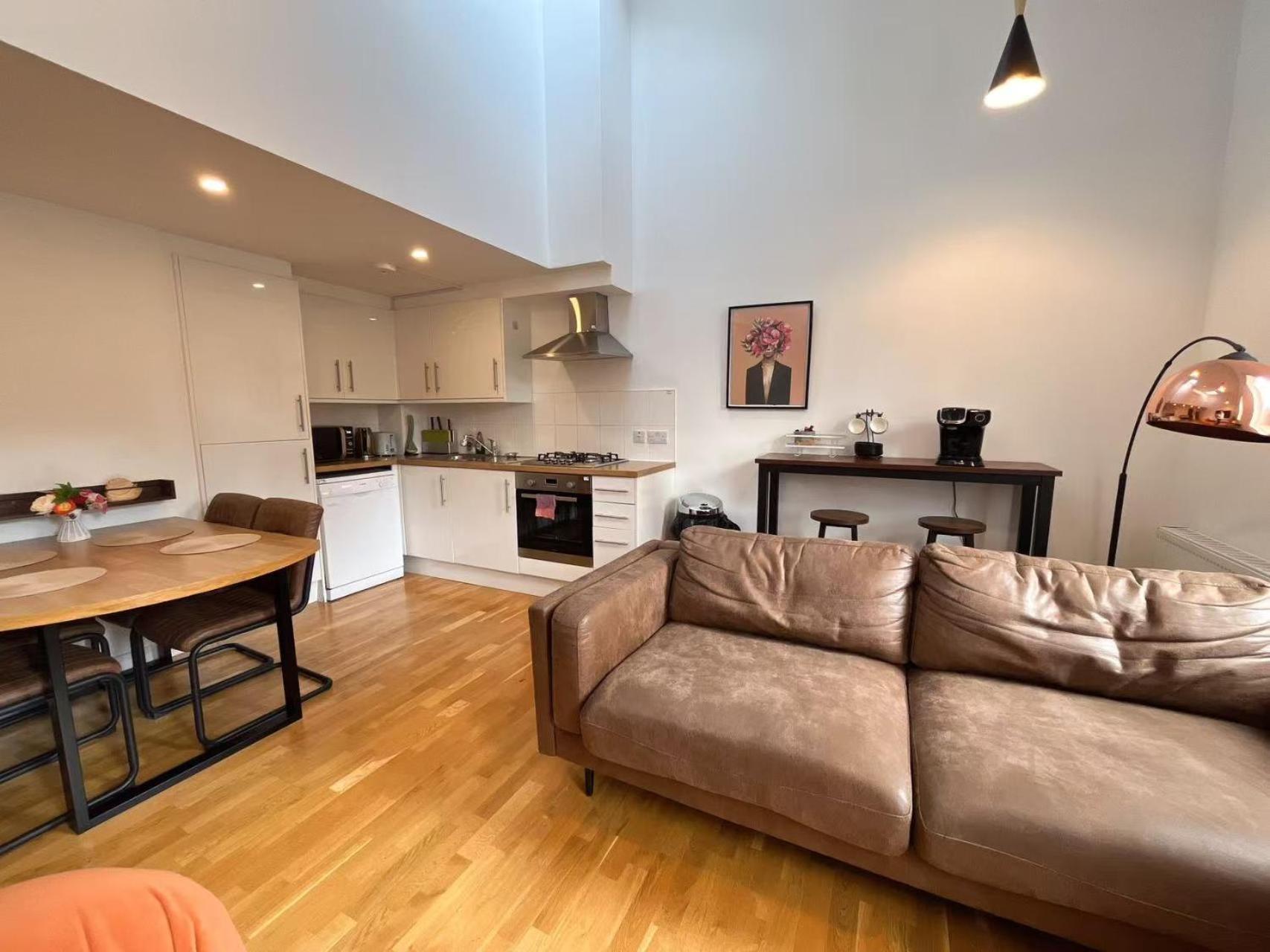 2 Bed 2 Bath With Private Parking Edinburgh