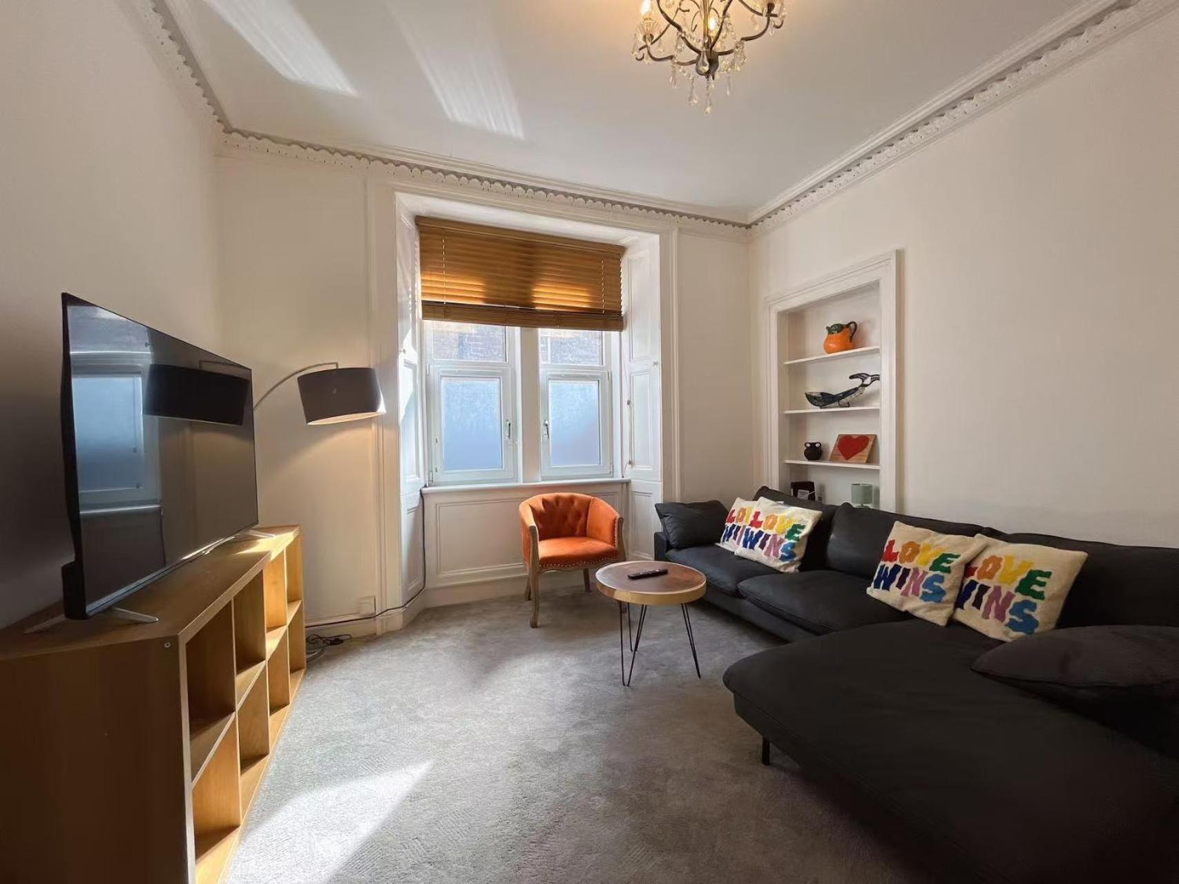 Apartment Lovely Two Bedrooms EDI