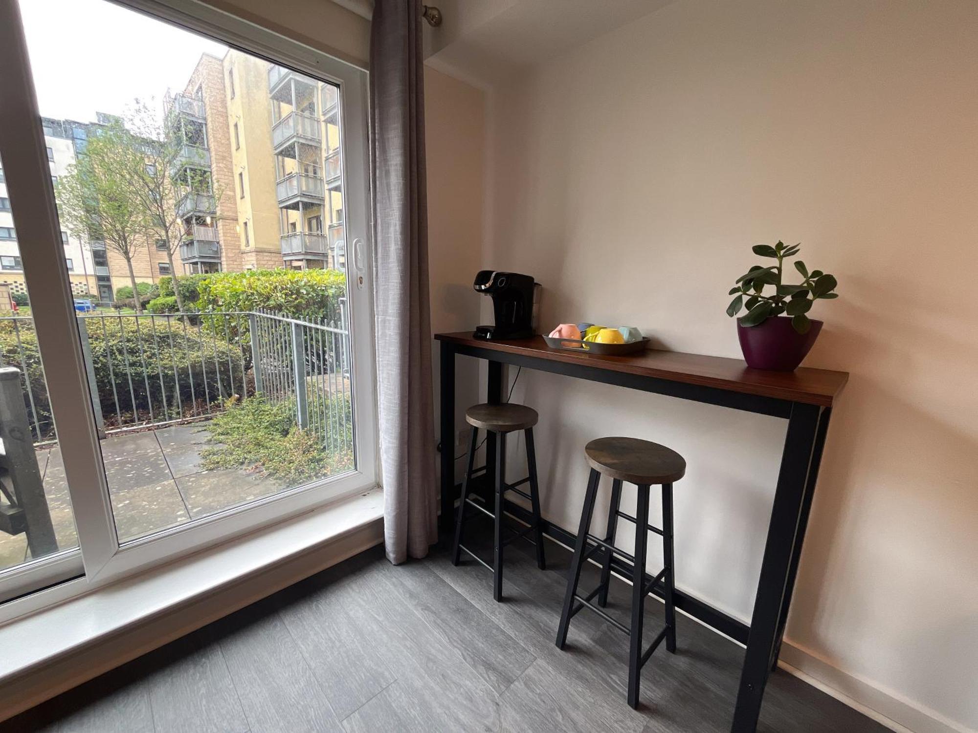 2 Bath Free Parking * Edinburgh