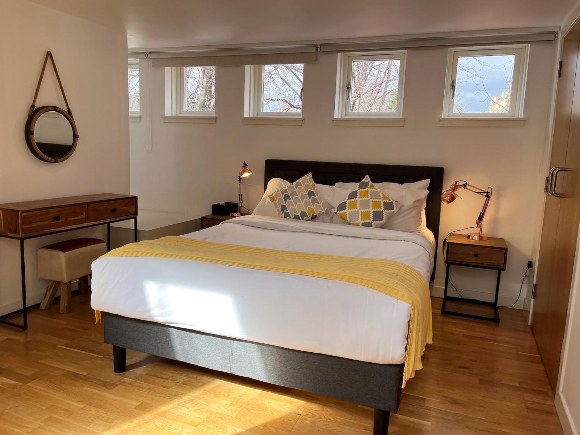 Apartment 2 Bed 2 Bath With Private Parking Edinburgh
