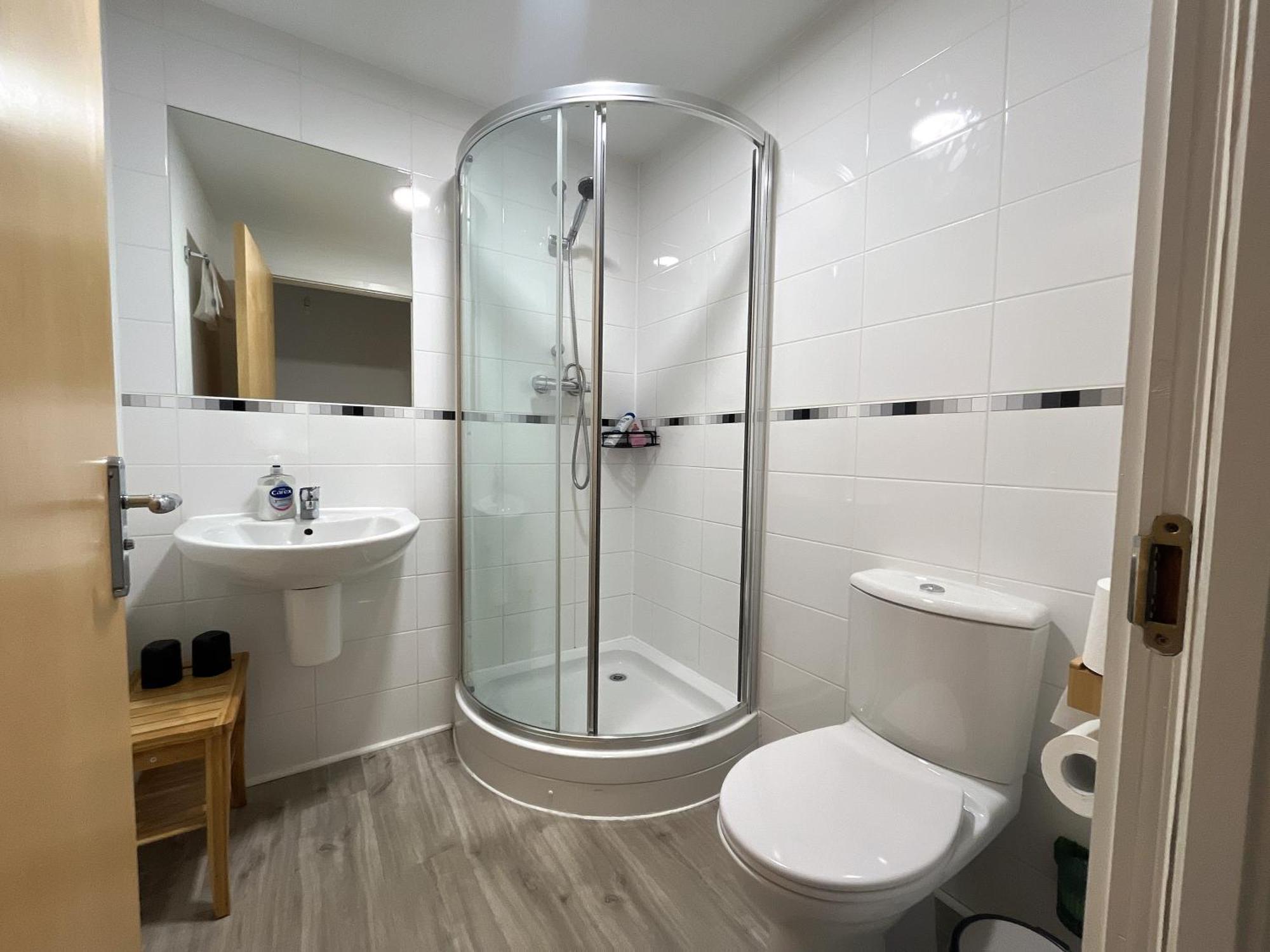 2 Bath Free Parking Edinburgh