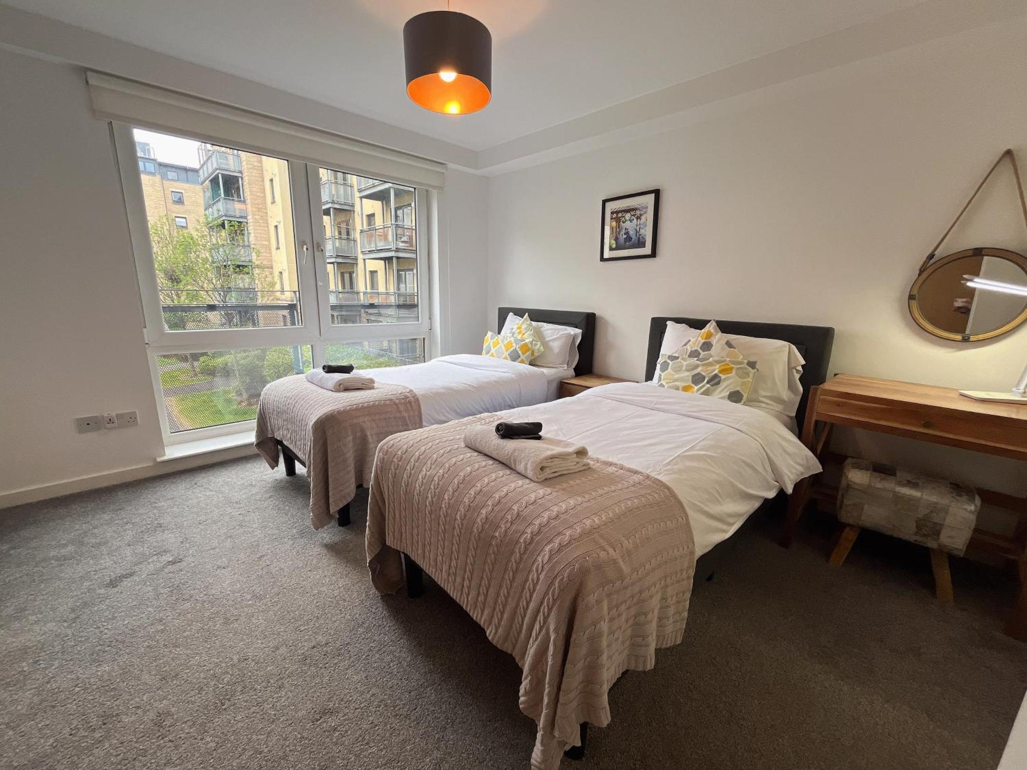 Apartment 2 Bath Free Parking