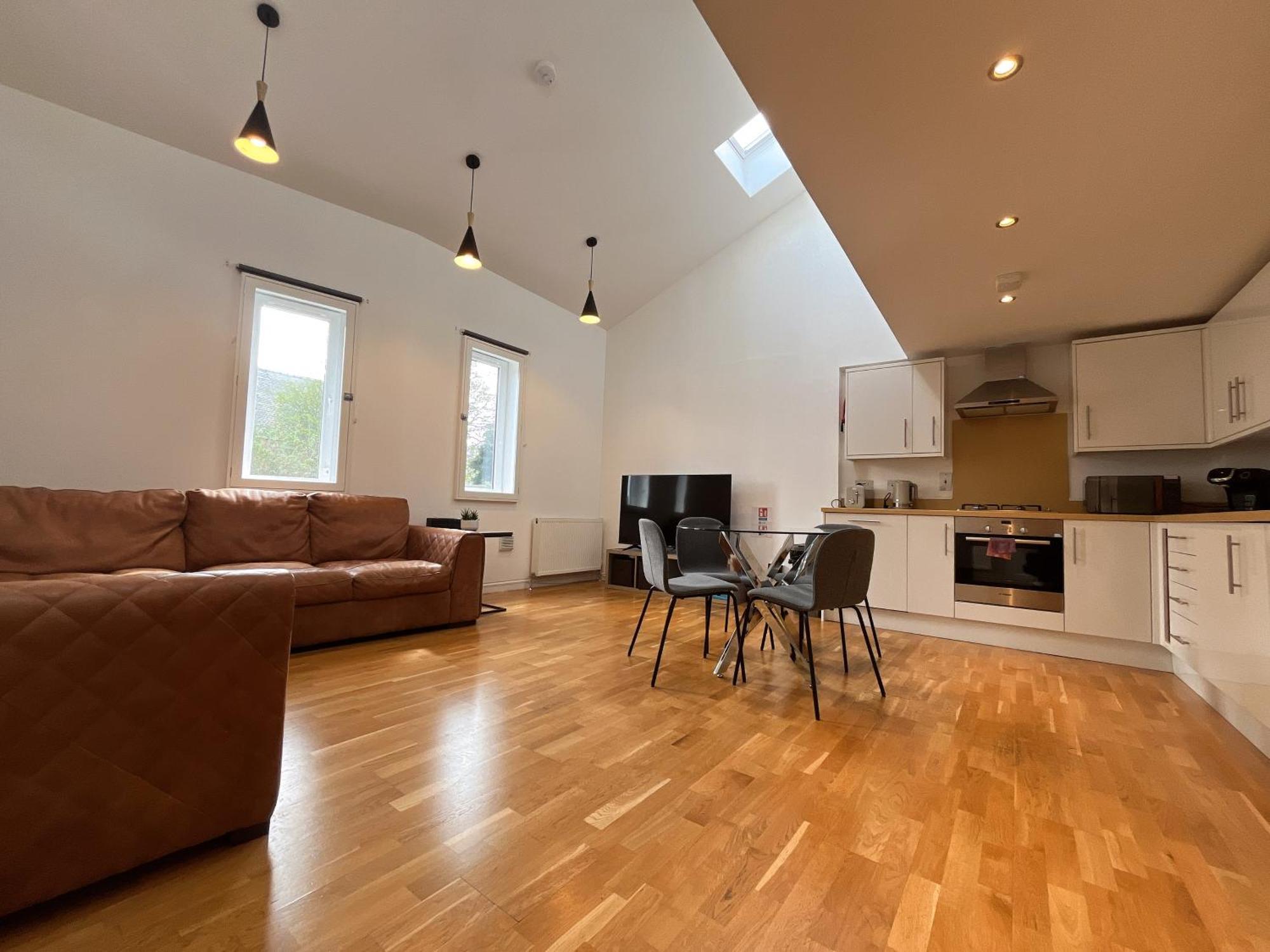 Apartment Private Parking 2 Bed 2 Bath