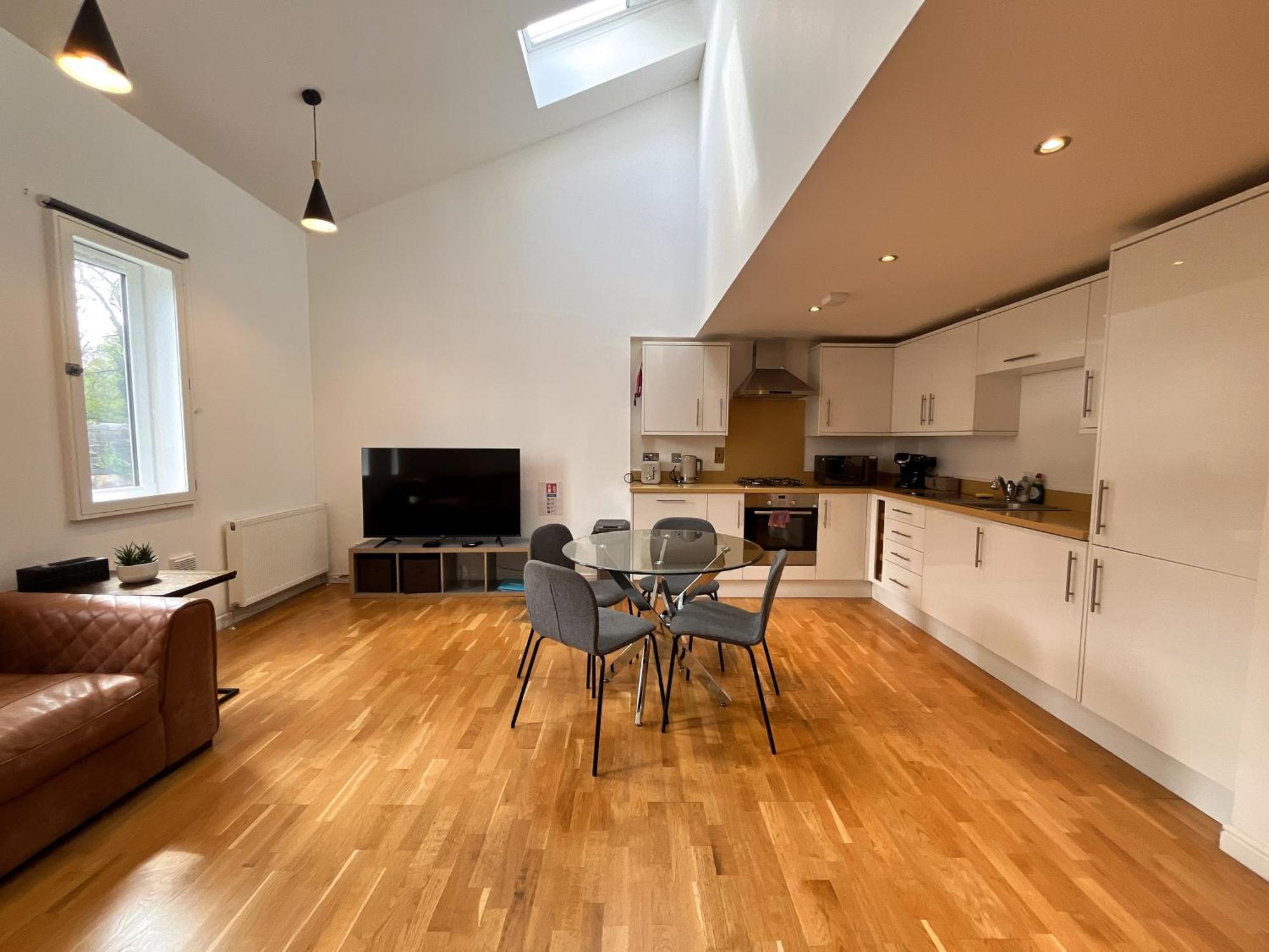 Apartment Private Parking 2 Bed 2 Bath Edinburgh