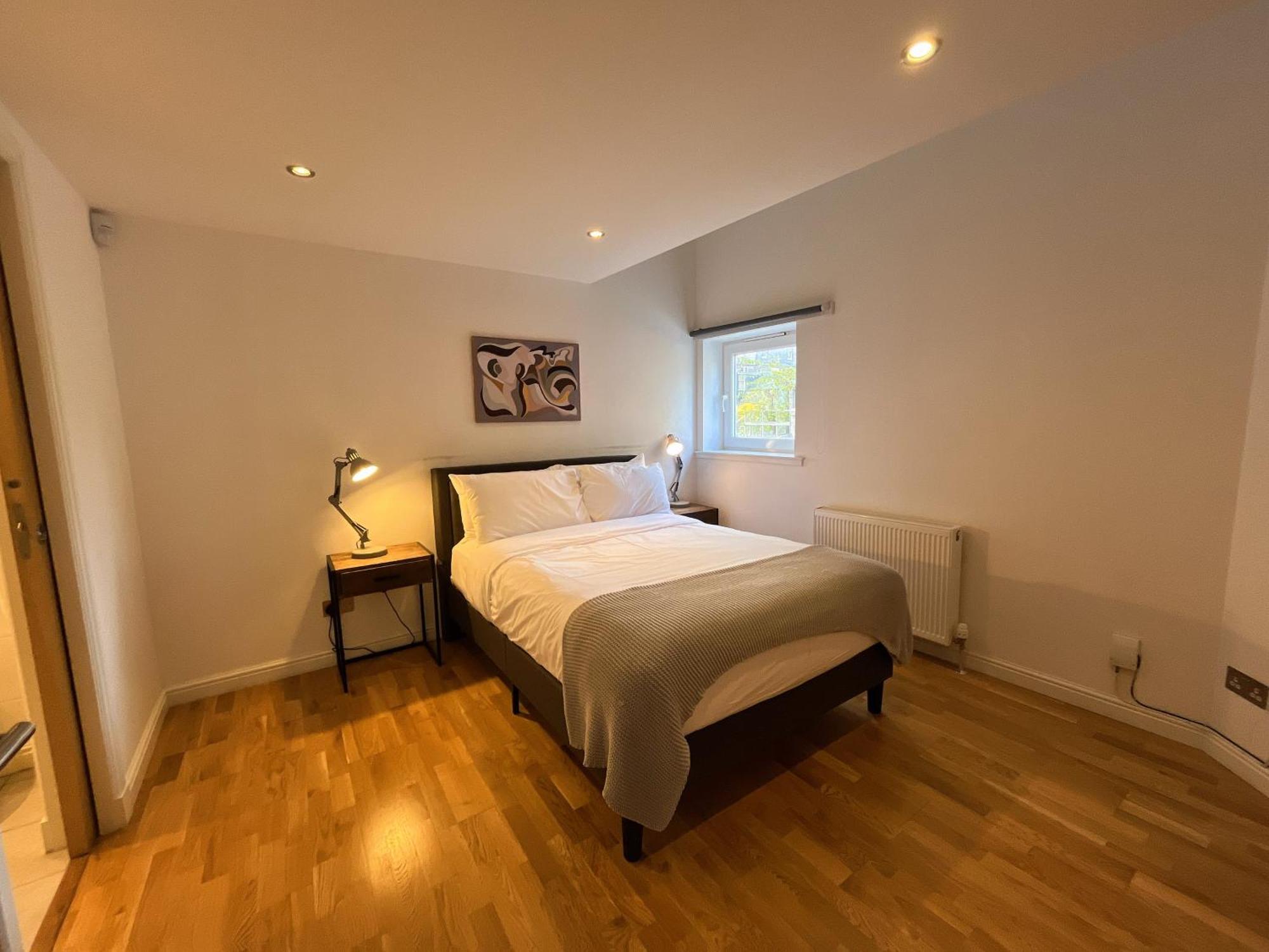 Private Parking 2 Bed 2 Bath Edinburgh