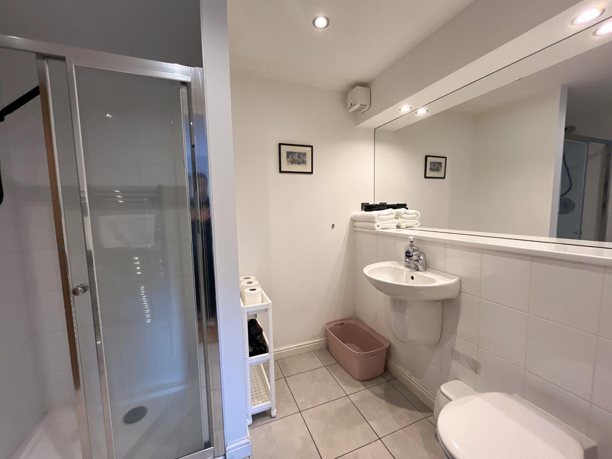 Private Parking 2 Bed 2 Bath