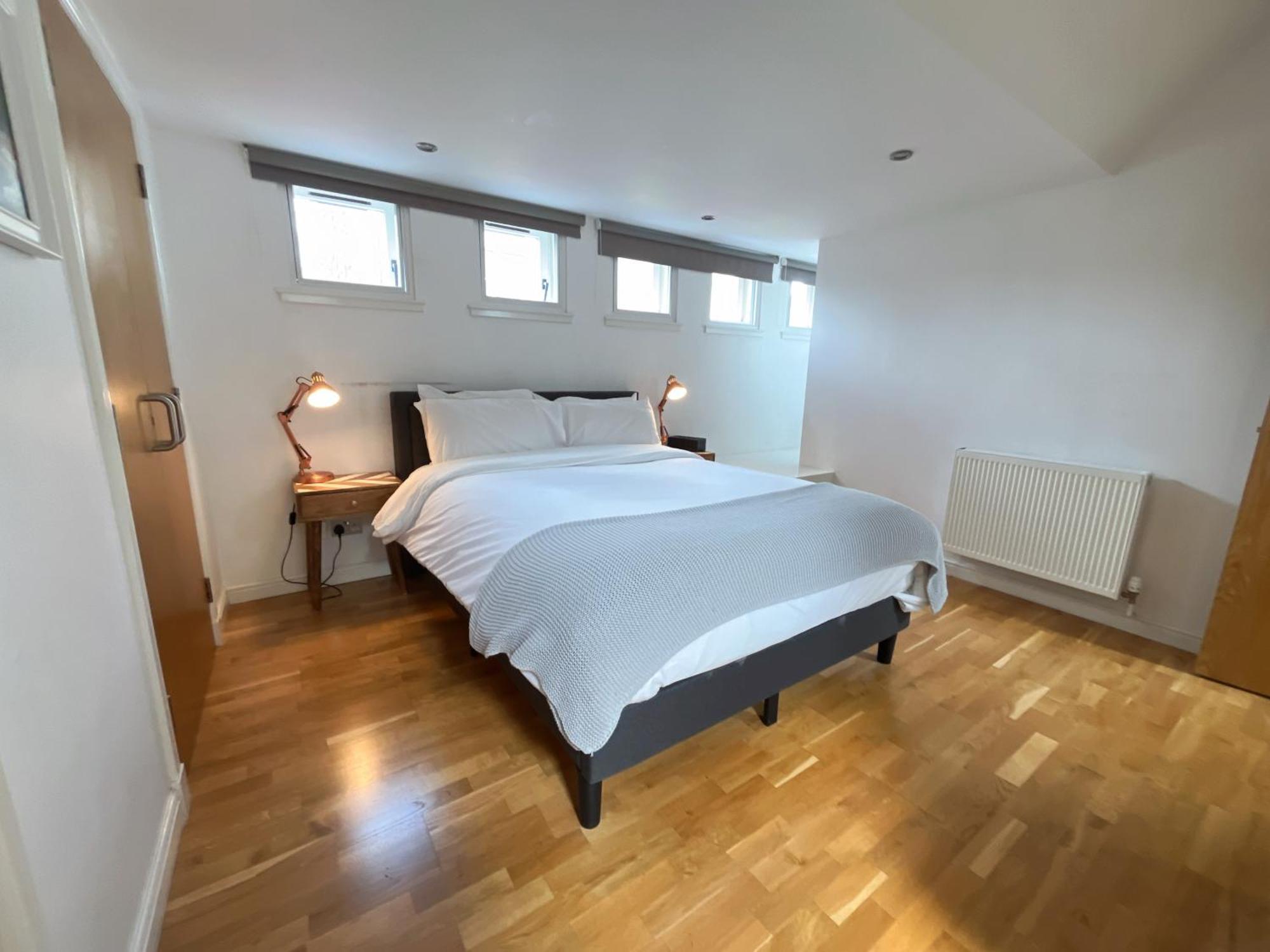 Private Parking 2 Bed 2 Bath