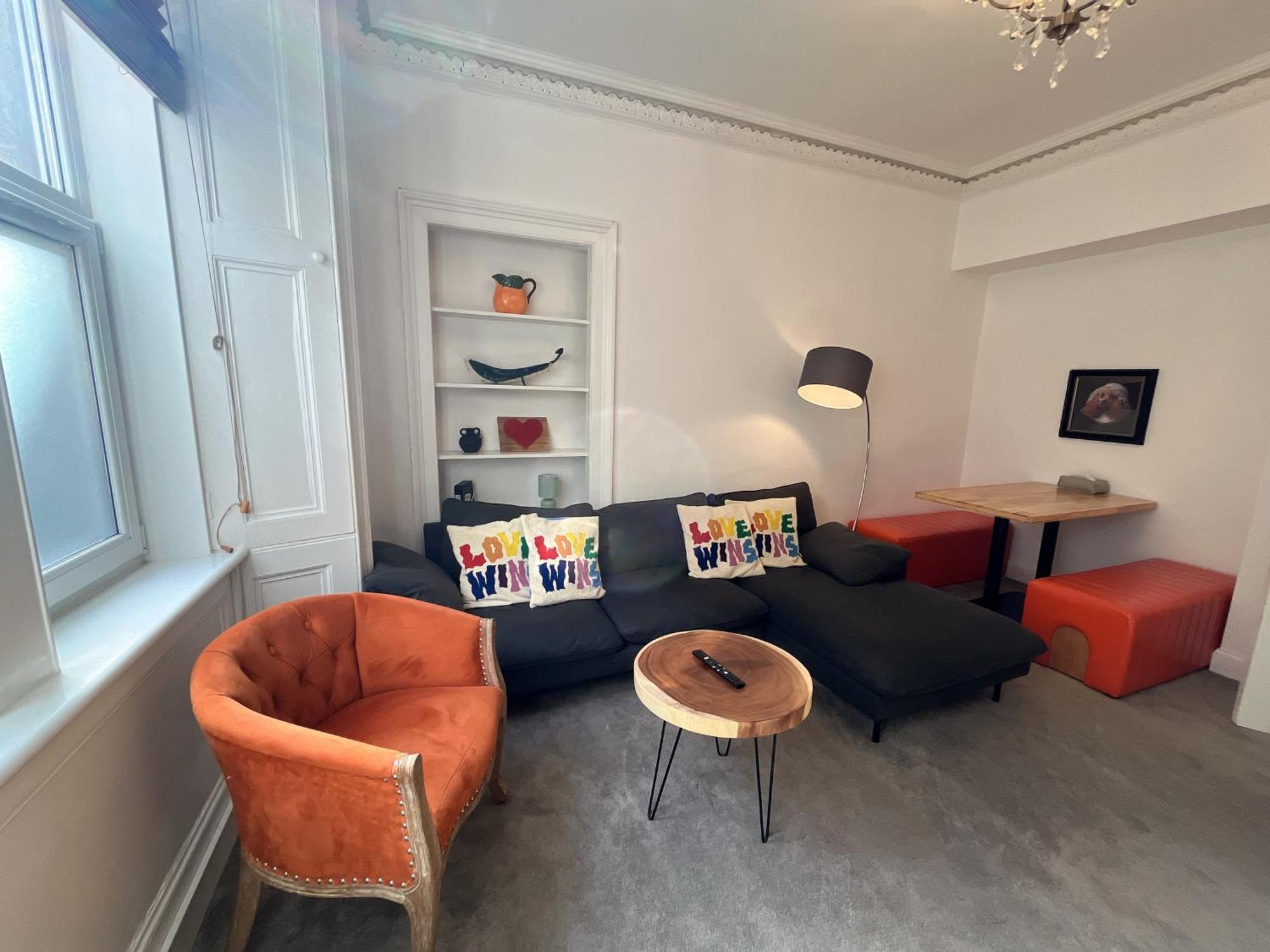 Lovely Two Bedrooms Apartment *