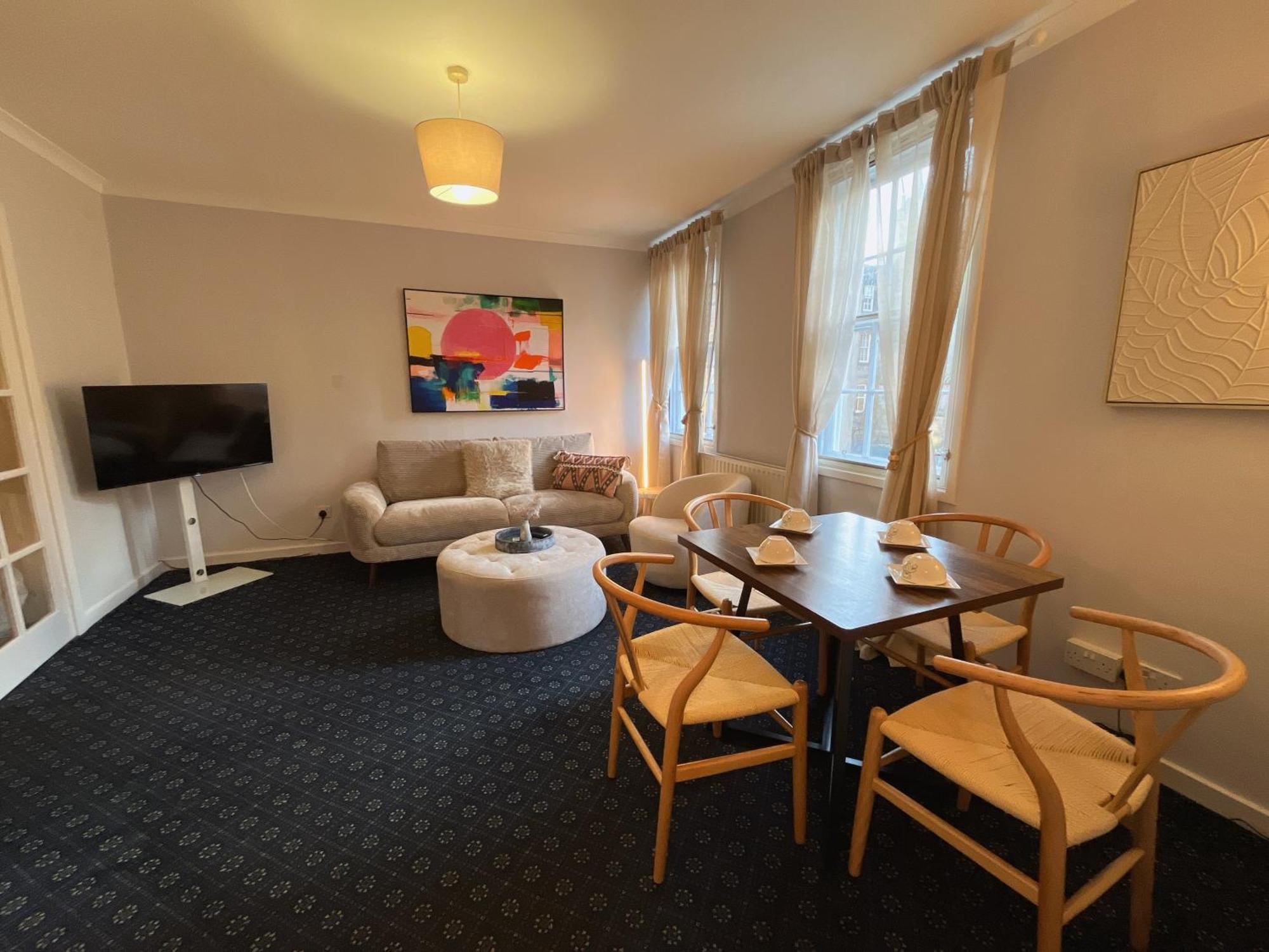 Nicolson Street Two Bedrooms Apartment *