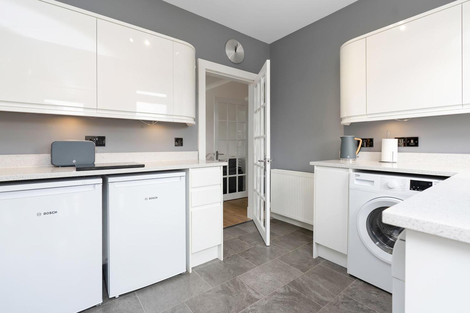 Crewe - 2 Bed, Free Off Street Parking And Private Garden Appartement EDI