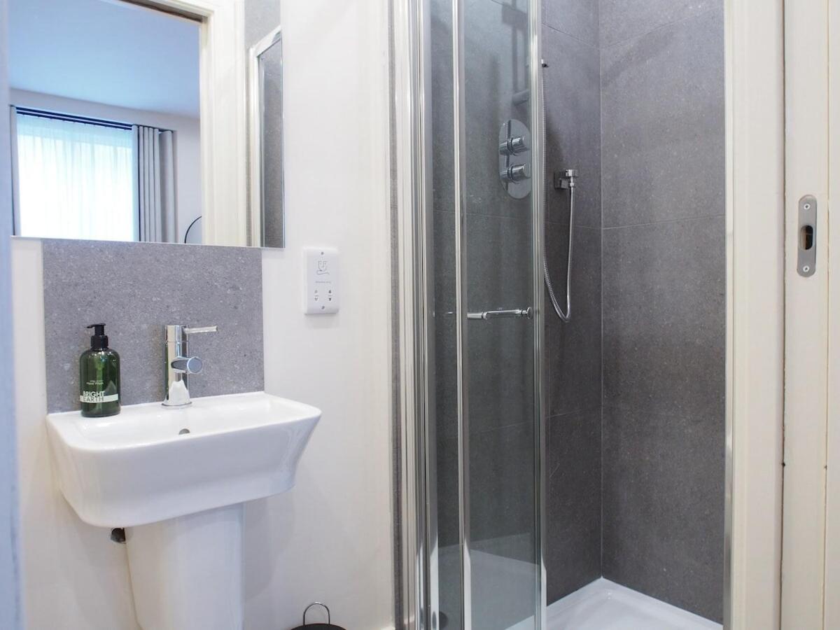 Apartment Spacious And Modern 2-bed On Easter Road - Flat 3, Elgin House *