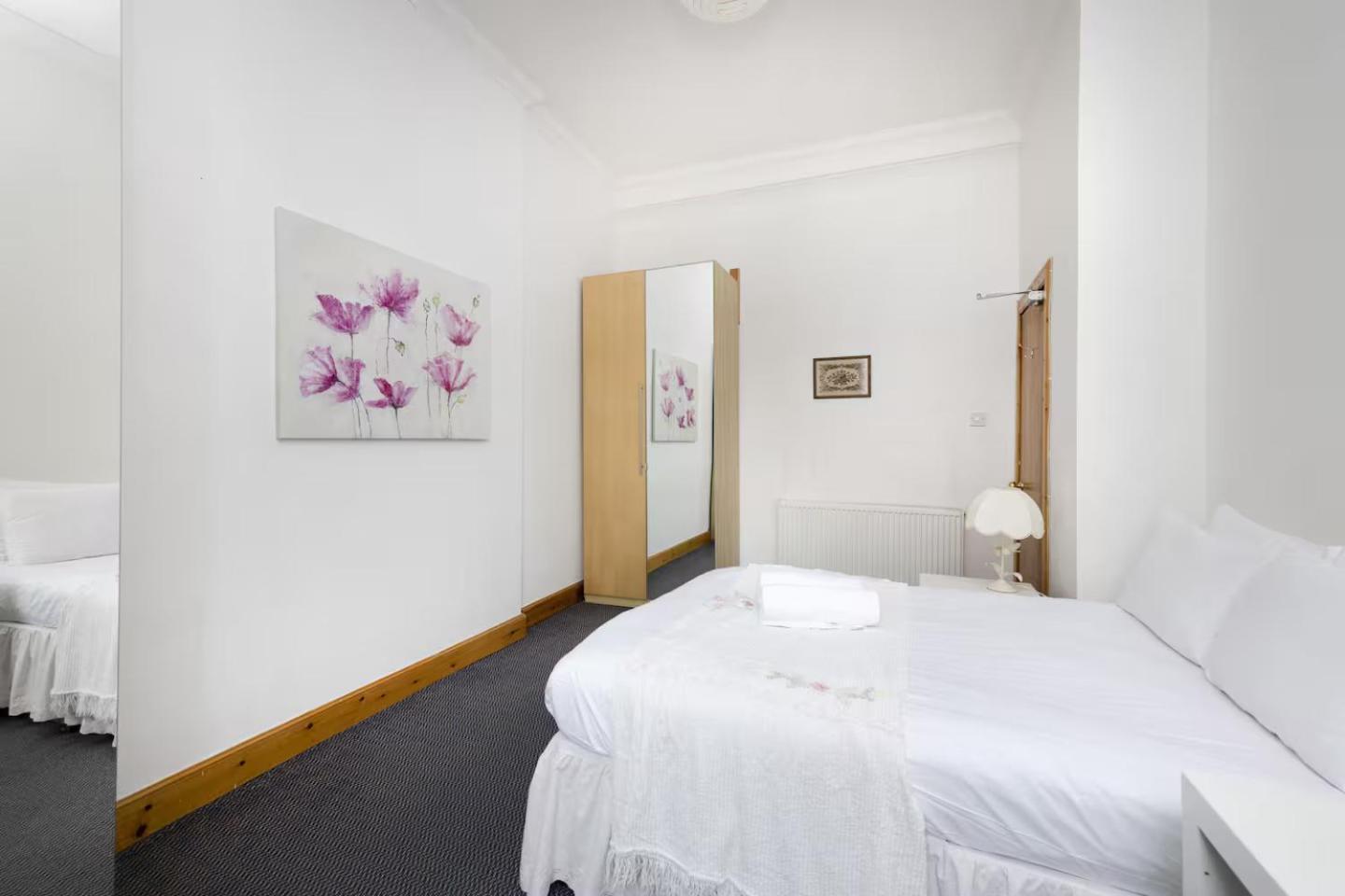 Joivy 3 Bed Flat In Old Town, Close To Grassmarket Edinburgh