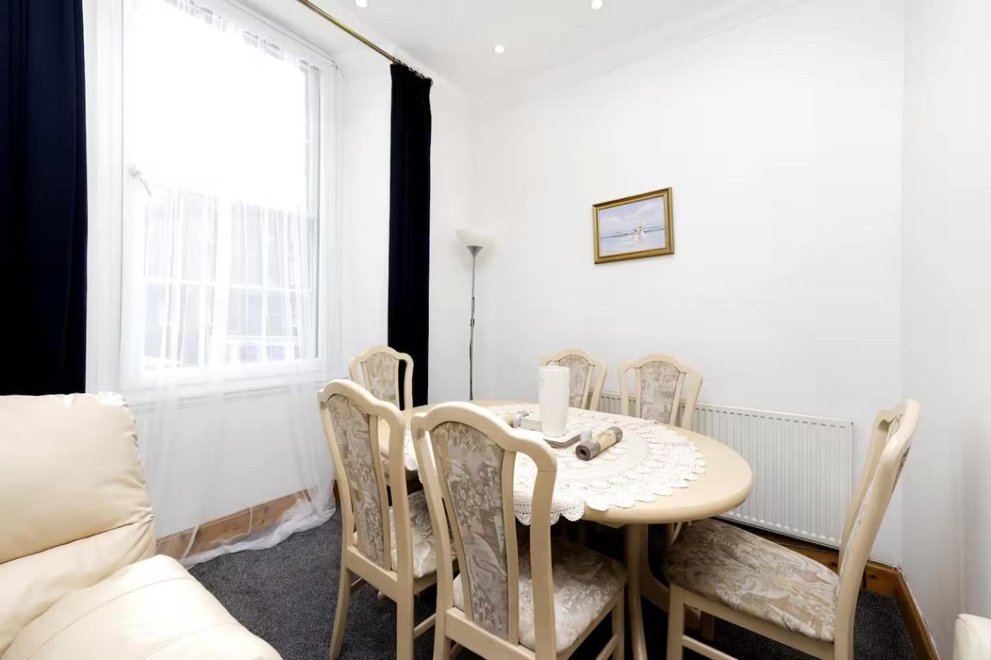 Apartment Joivy 3 Bed Flat In Old Town, Close To Grassmarket Edinburgh