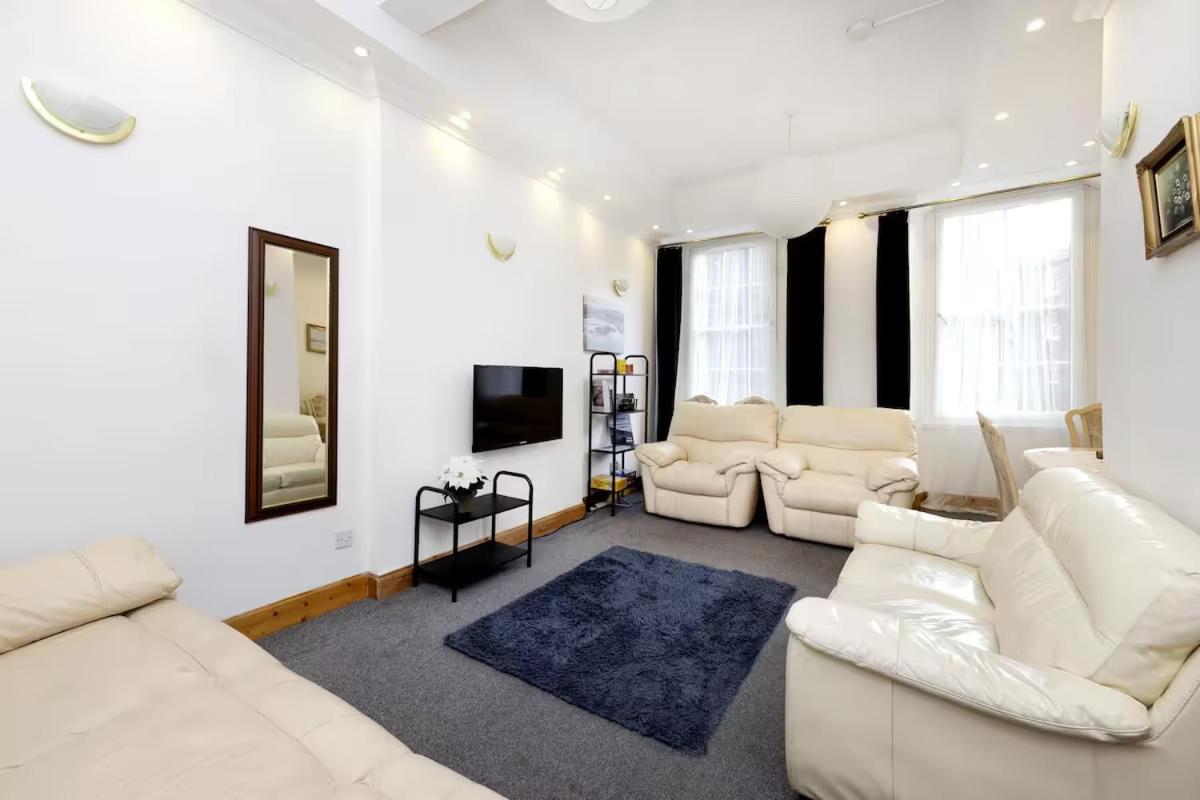 Joivy 3 Bed Flat In Old Town, Close To Grassmarket Edinburgh