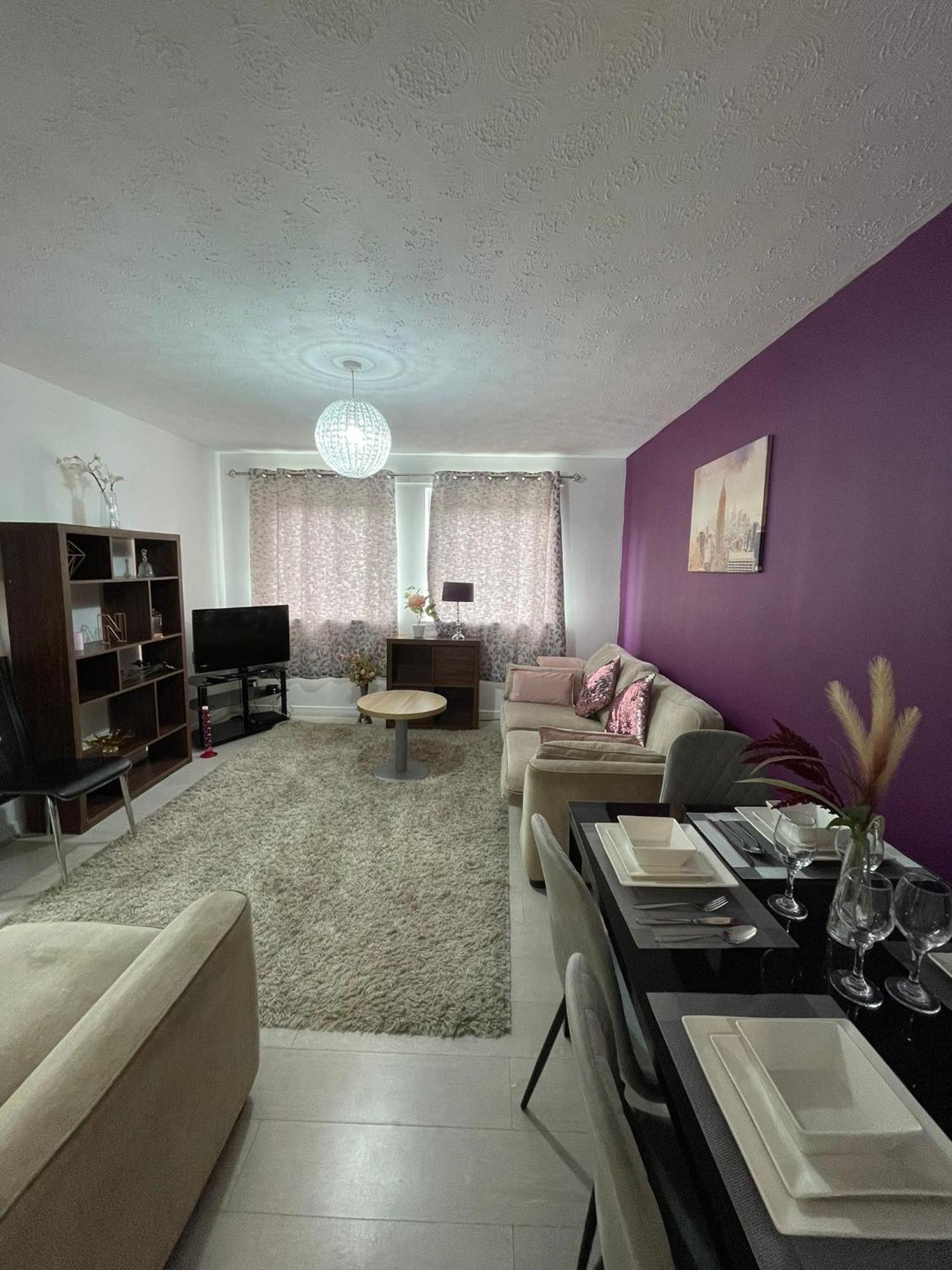 Chic 2 Bed With Free Parking- Recently Redecorated, 10 Minutes To Centre Appartement *
