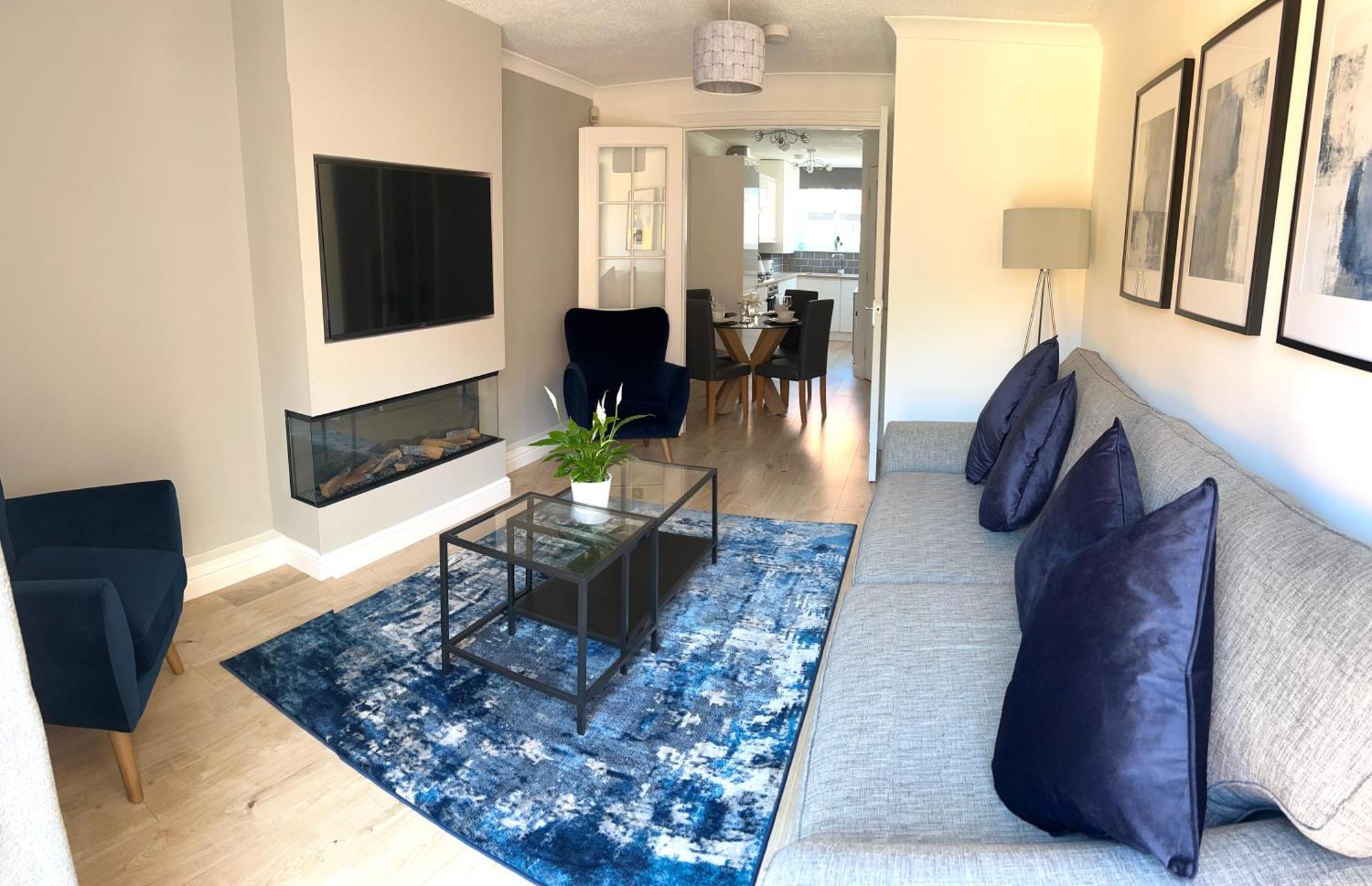 3 Bedroom - 2 Bathroom Townhouse In Corstorphine Near Murrayfield Stadium - Direct Bus To Centre In 20 Minutes - Two Private Parking Spaces - Private Sunny Garden - Recently Refurbished Hébergement de vacances