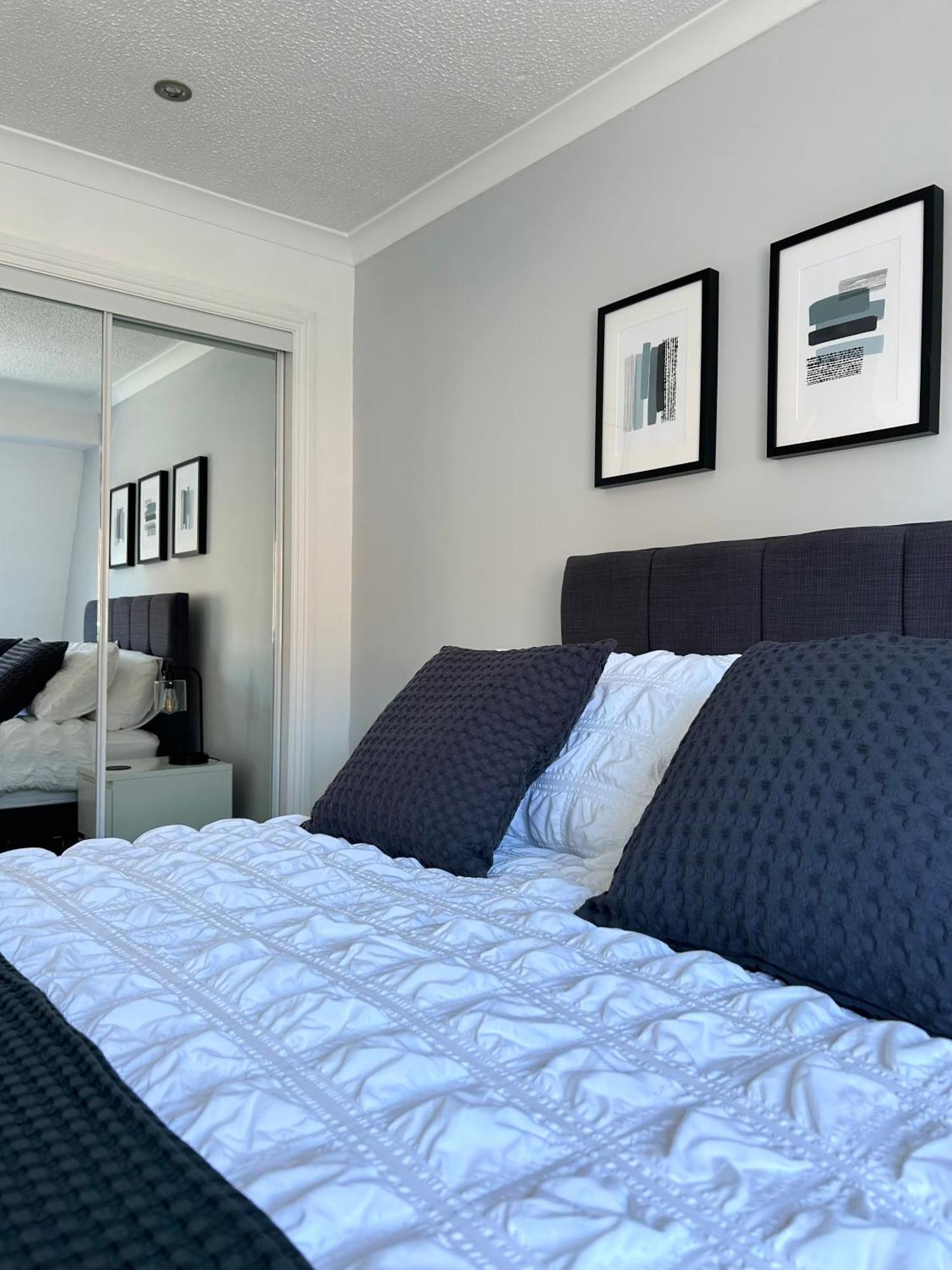 Hébergement de vacances 3 Bedroom - 2 Bathroom Townhouse In Corstorphine Near Murrayfield Stadium - Direct Bus To Centre In 20 Minutes - Two Private Parking Spaces - Private Sunny Garden - Recently Refurbished Édimbourg