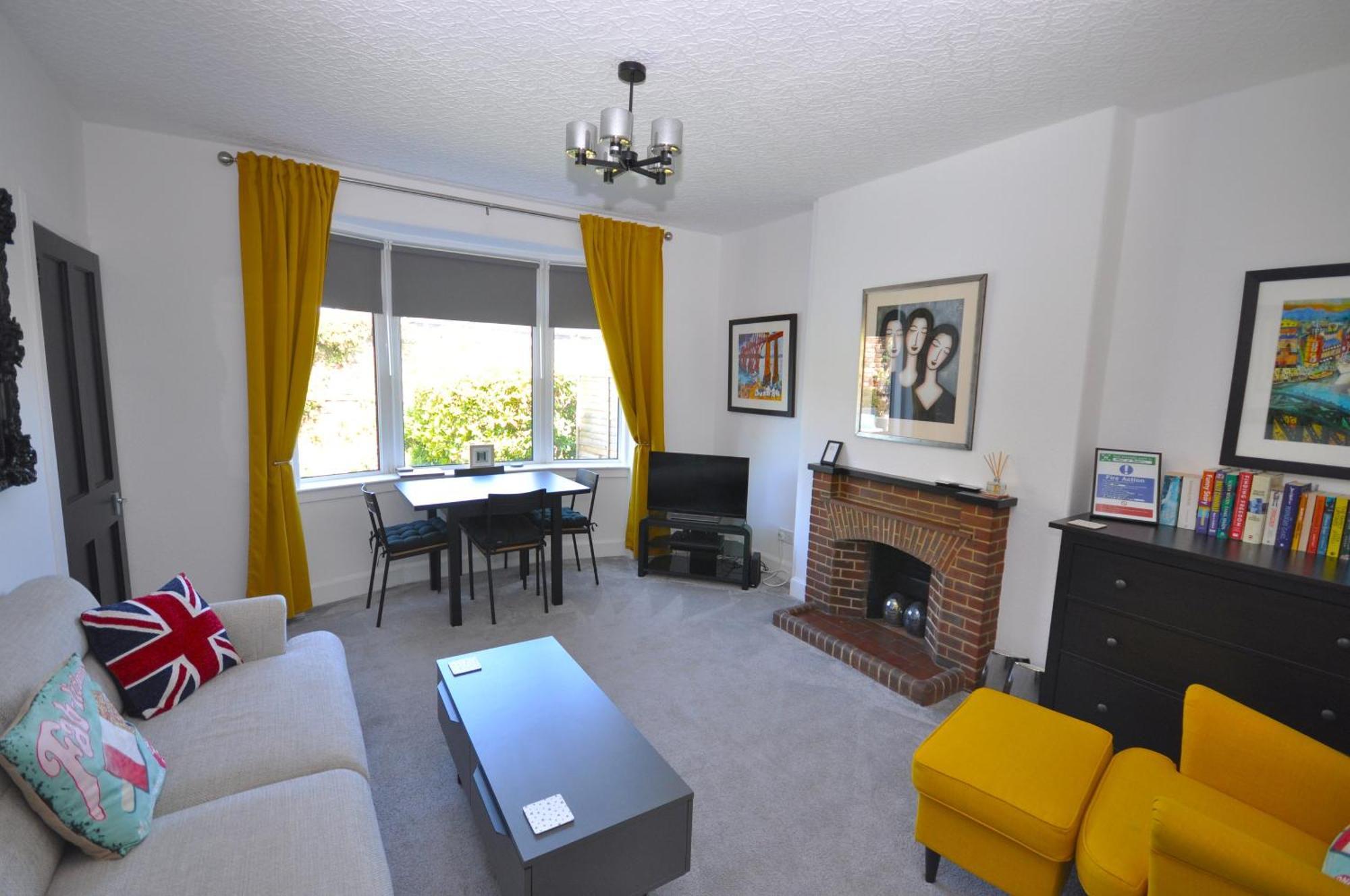 Holiday home Cosy 2 Bed With Garden And Free Parking