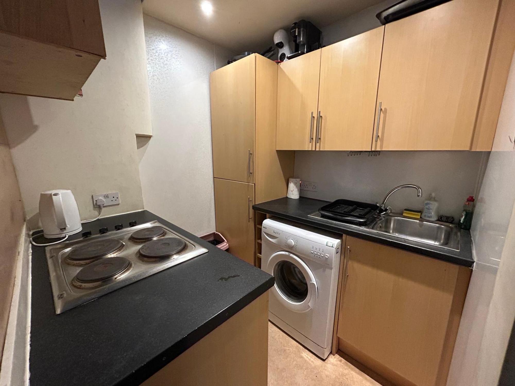 Comfy 2 Bedroom Flat Near City Center Apartment *