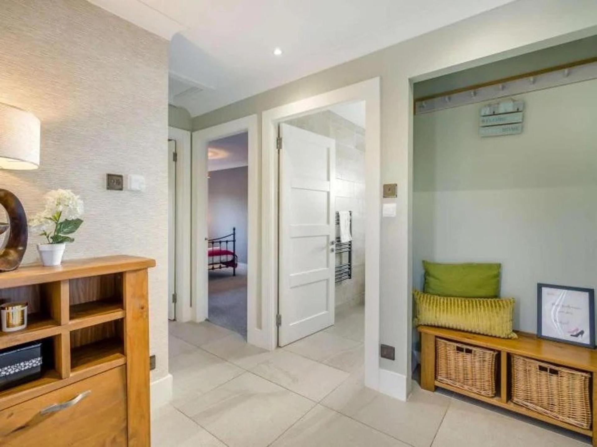Holiday home 10 Guests - 5 Bedrooms - Deck - Hot Tub *