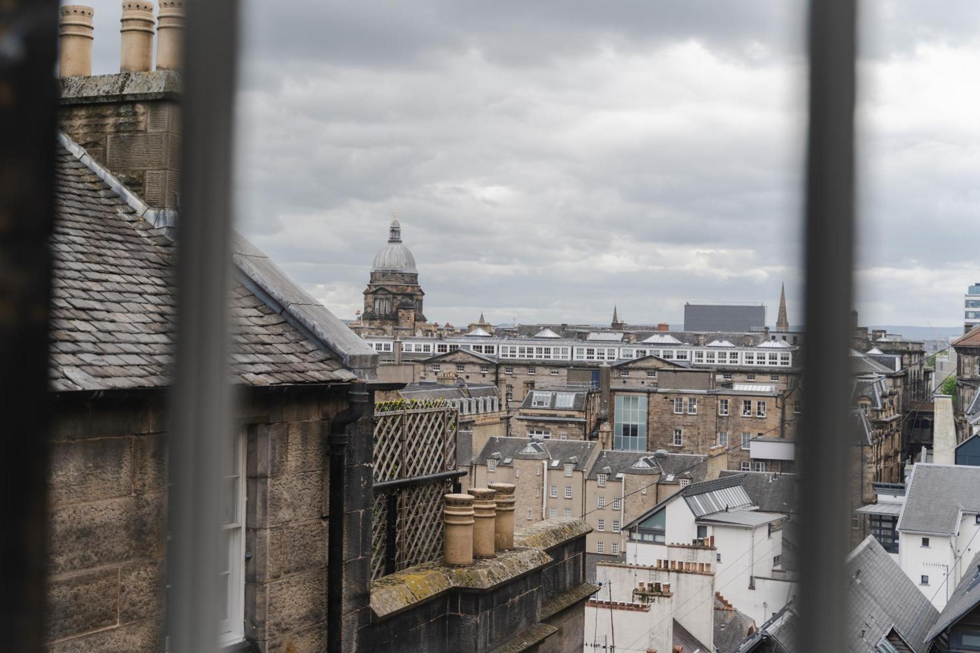 Royal Mile Apartment *