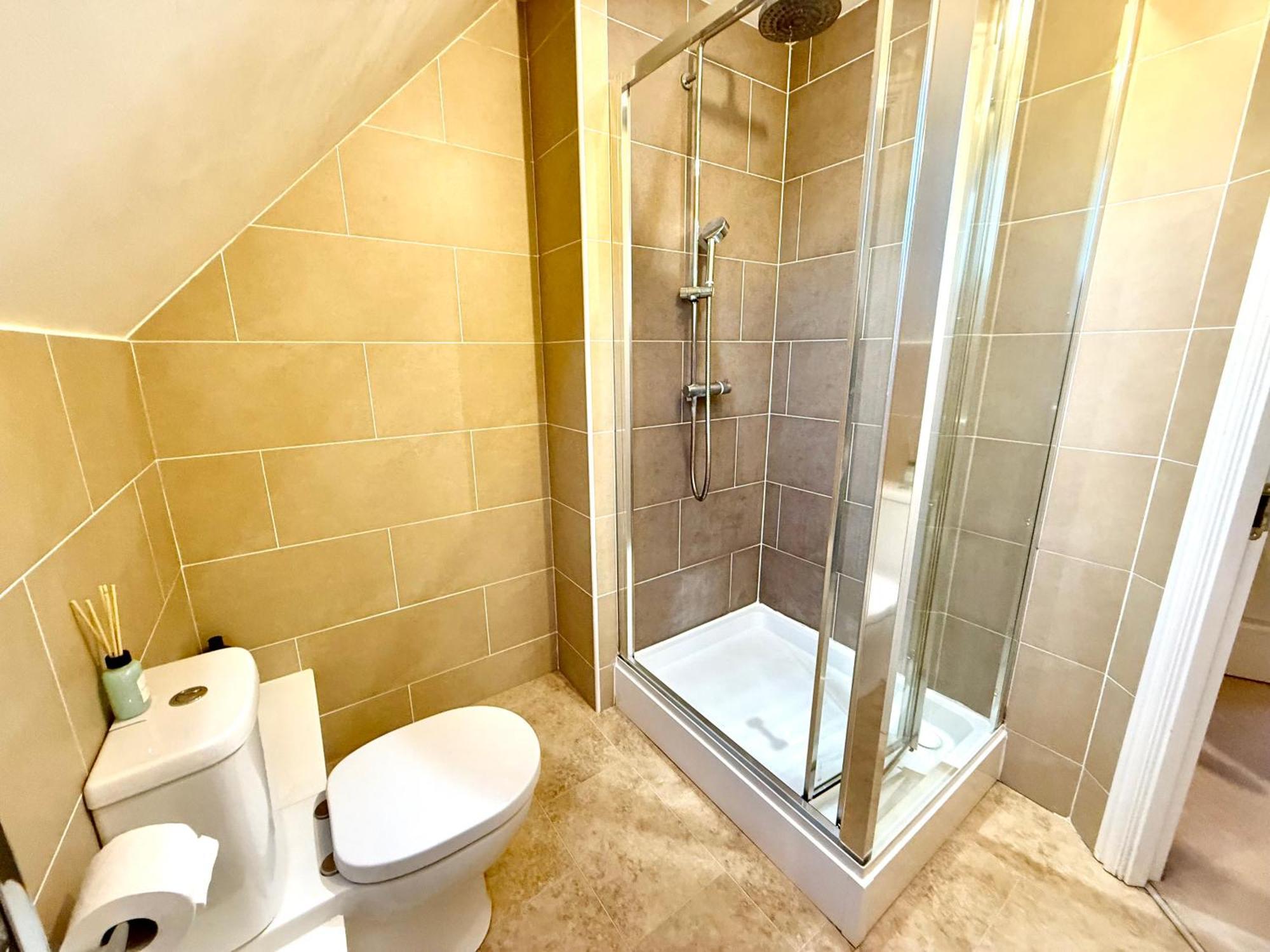 Torwood Townhouse - Free Parking And Contractor Friendly Vakantiehuis *