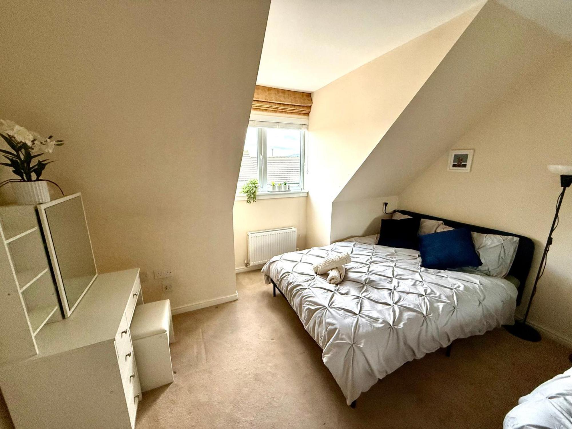 Vakantiehuis Torwood Townhouse - Free Parking And Contractor Friendly *