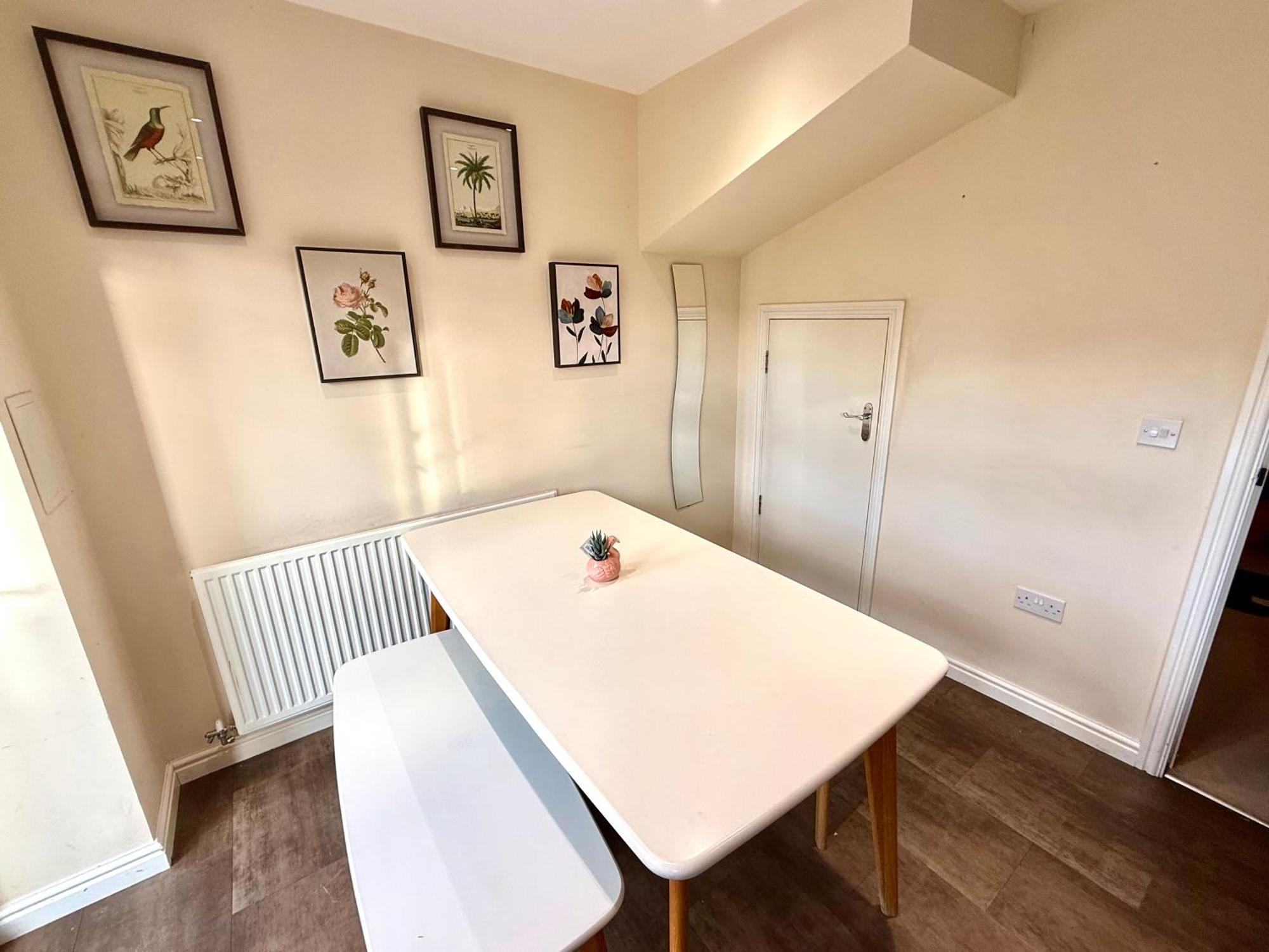 Torwood Townhouse - Free Parking And Contractor Friendly Vakantiehuis Edinburgh