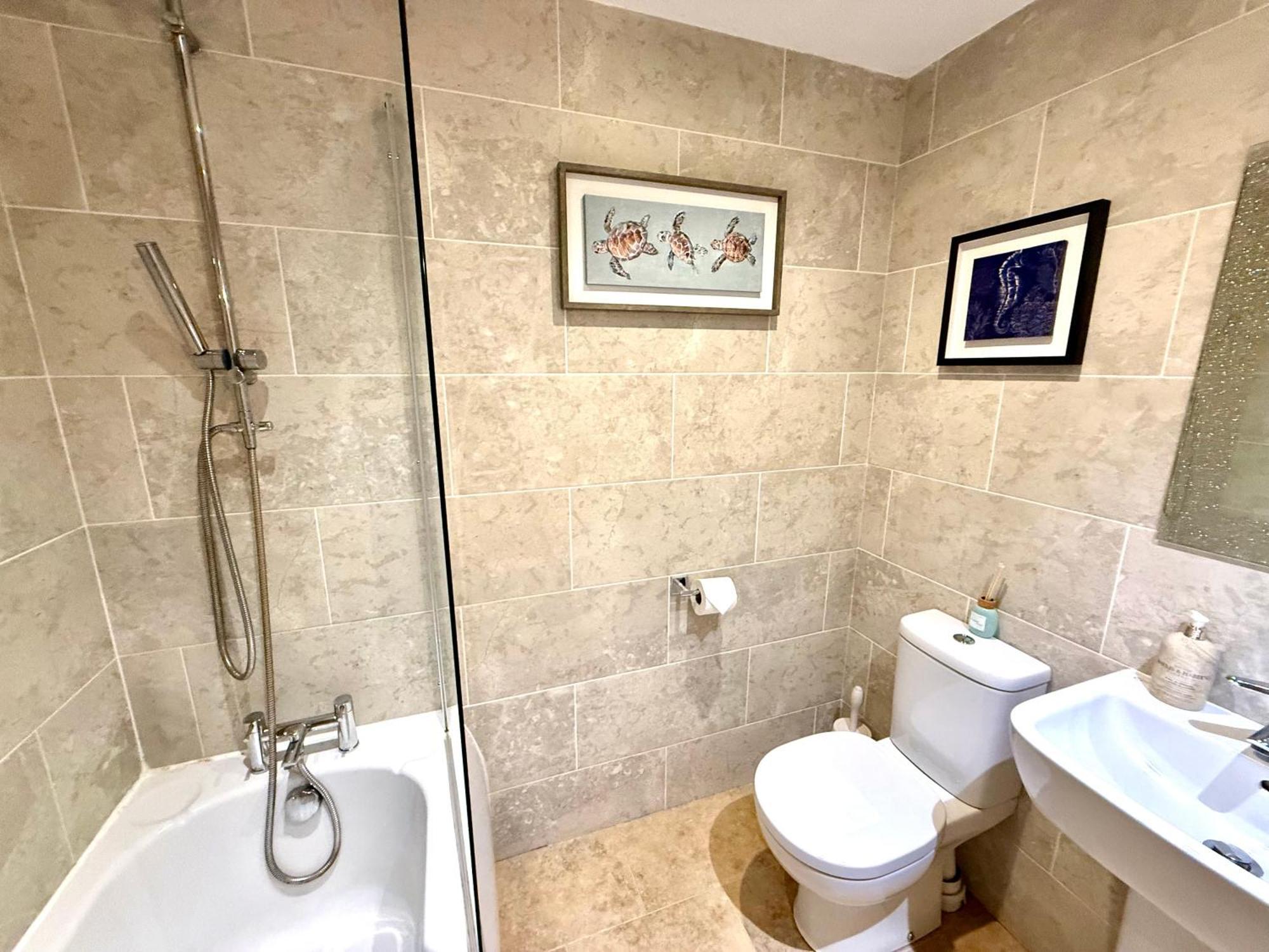 Torwood Townhouse - Free Parking And Contractor Friendly *
