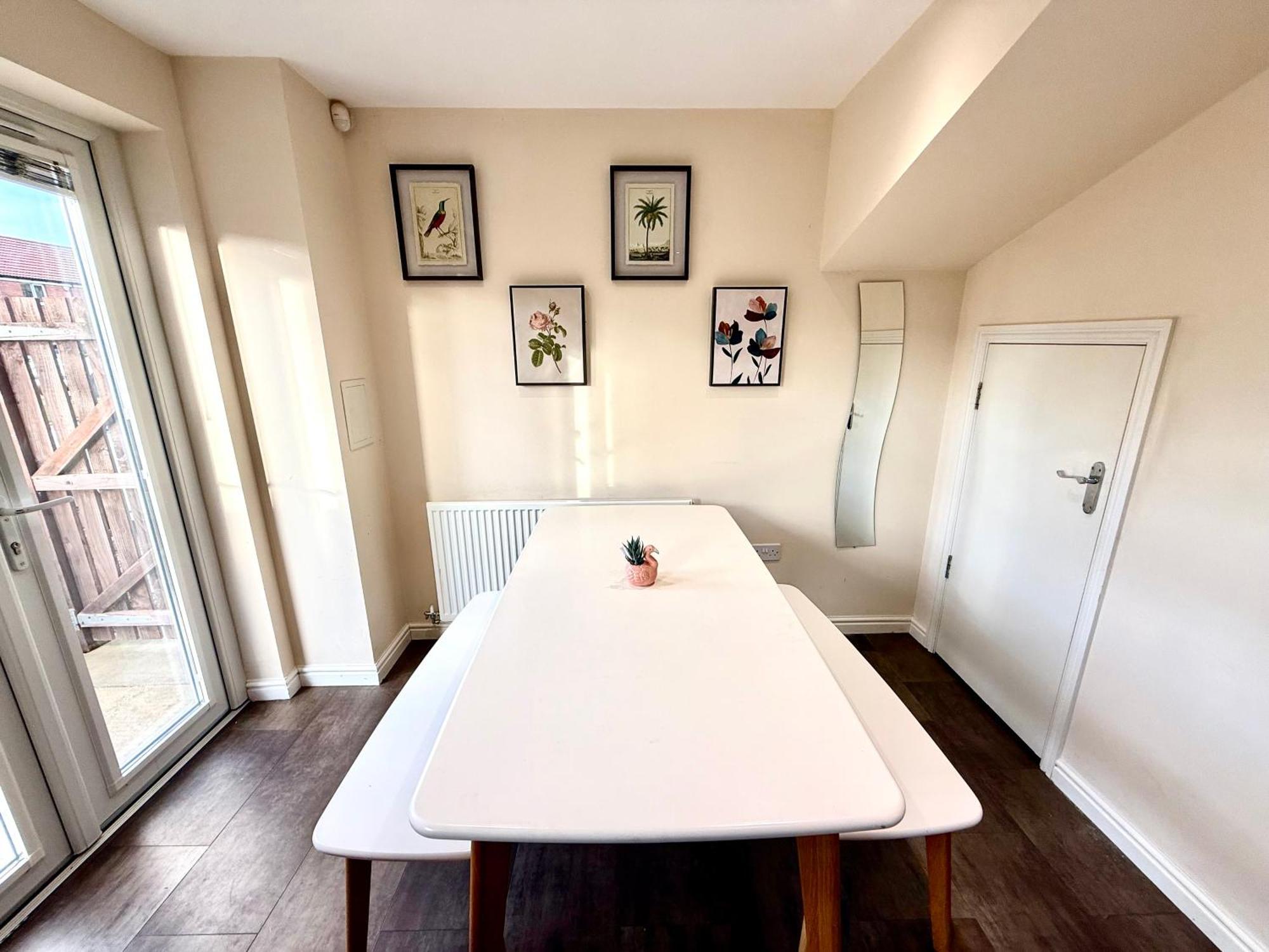 Torwood Townhouse - Free Parking And Contractor Friendly Vakantiehuis
