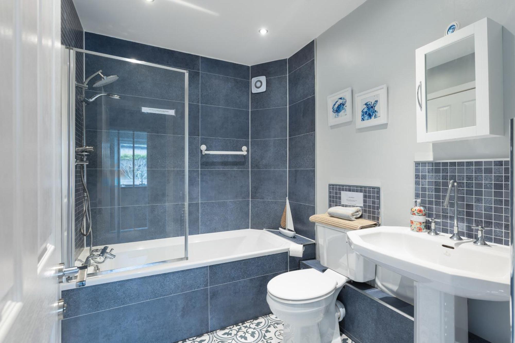 Modern Flat Near Murrayfield Stadium, Sleeps 4 Edinburgh