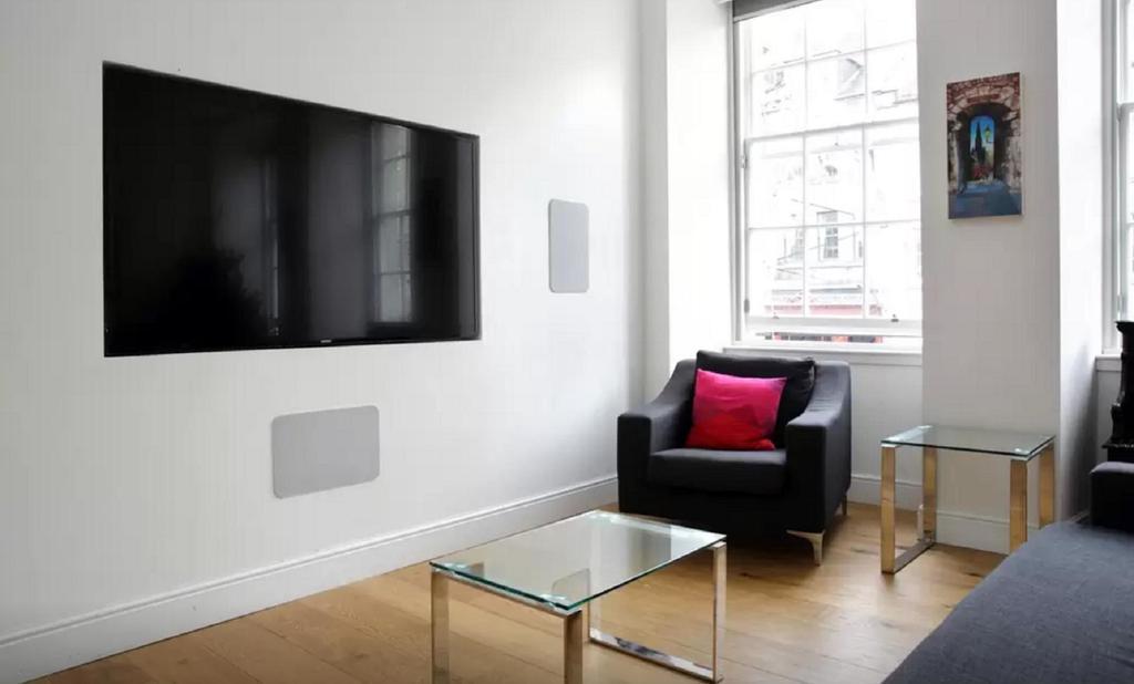 Clamshell Land - Royal Mile Apartment *