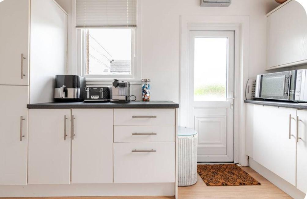 Homestay Wonderwall - Huge Garden In Luxury House - Free Parking *
