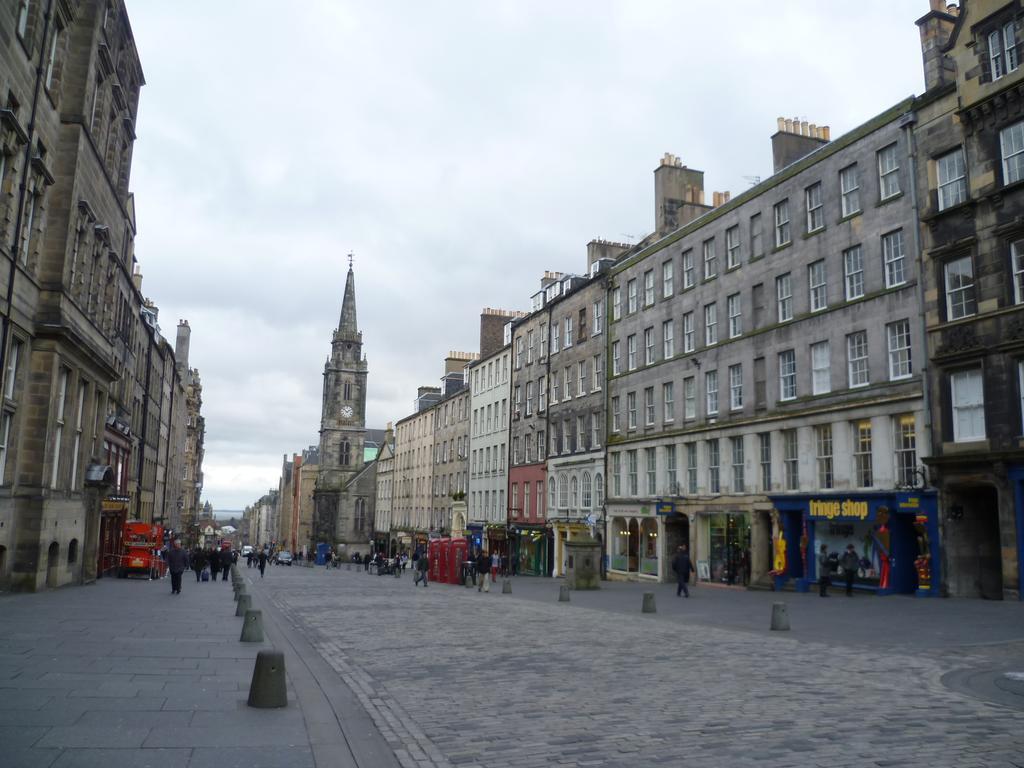 Clamshell Land - Royal Mile *