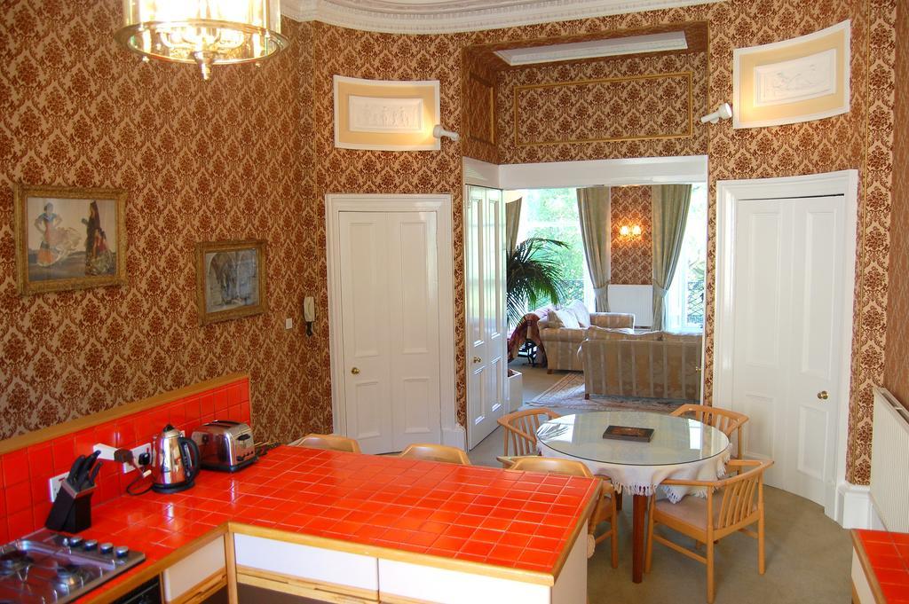 Regent Terrace, Central And Charming, Quiet Apartment Edinburgh