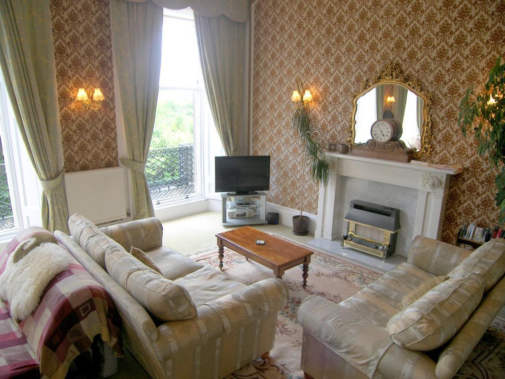Regent Terrace, Central And Charming, Quiet Apartment