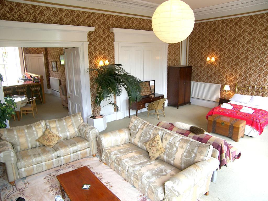 Regent Terrace, Central And Charming, Quiet Apartment
