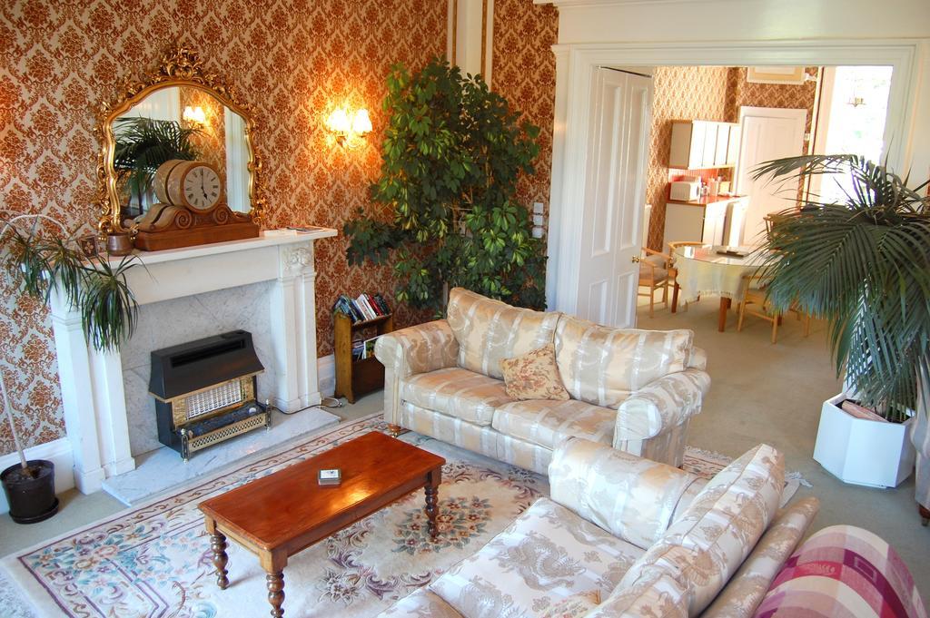 Regent Terrace, Central And Charming, Quiet Apartment *