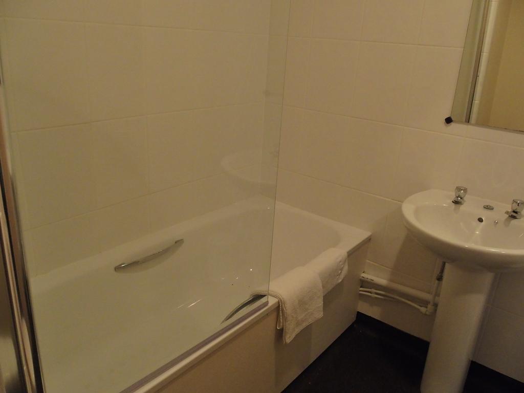 Guest house Almond House 2*